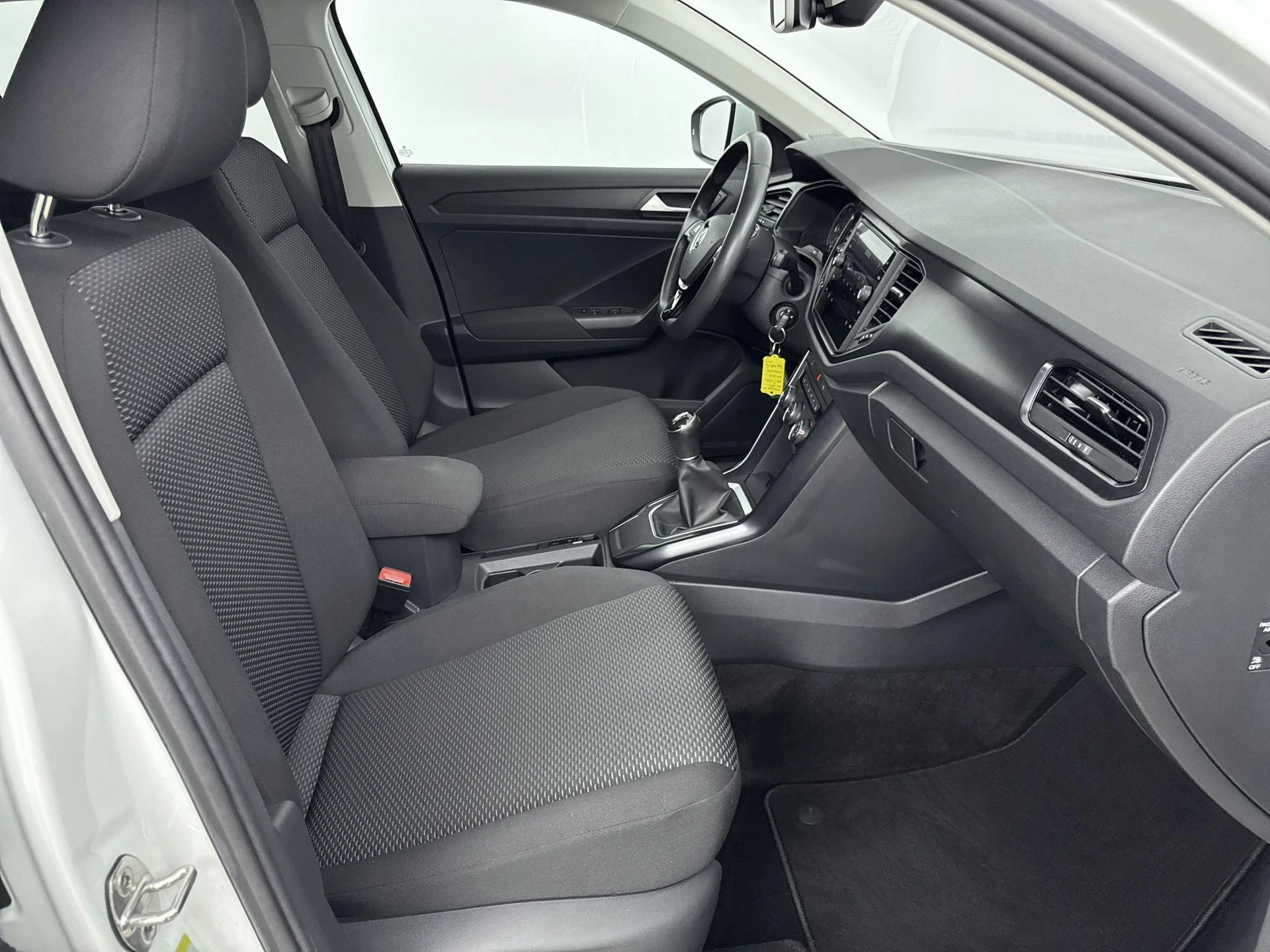 Volkswagen-T-Roc-image-26