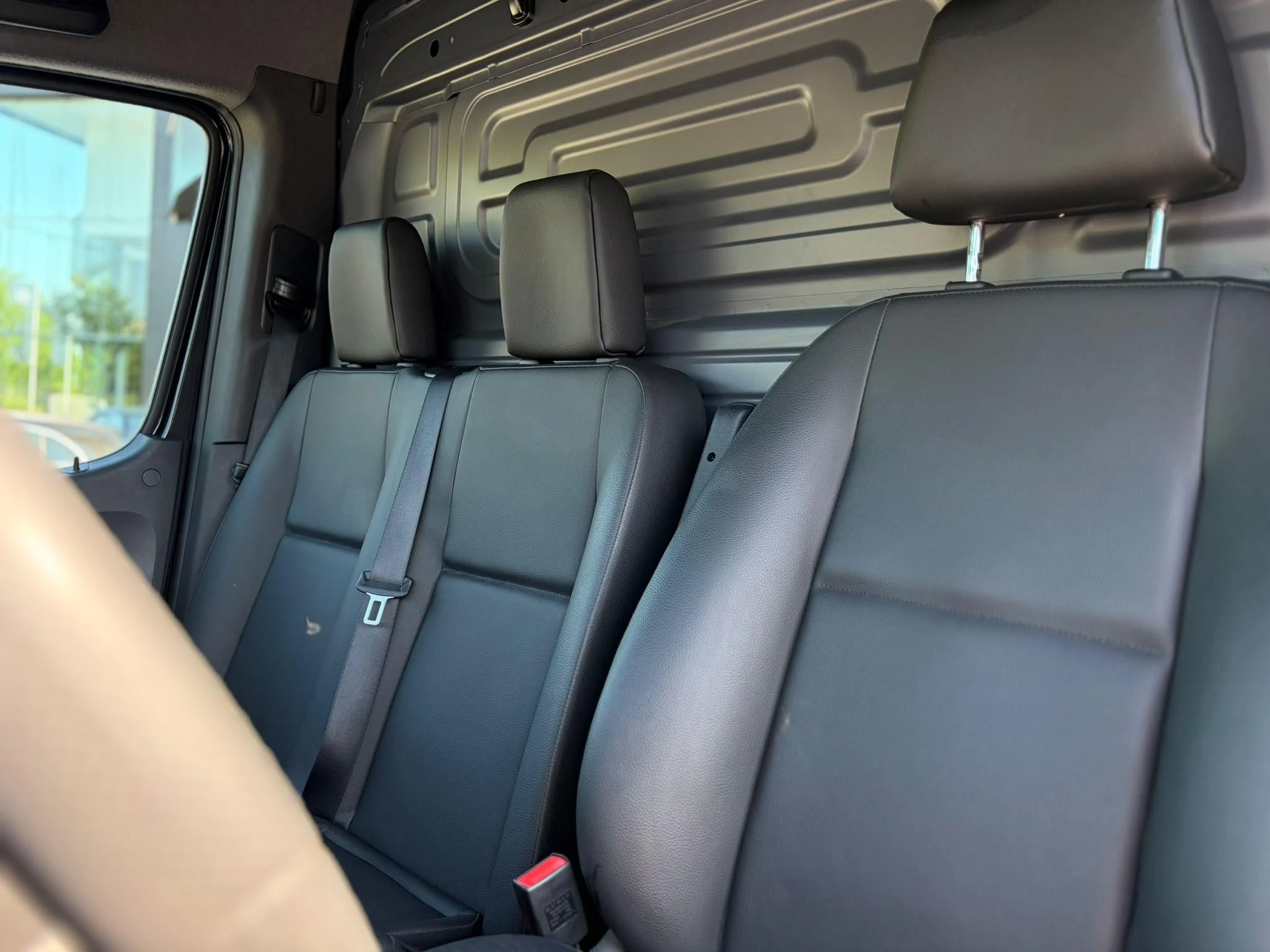 Mercedes-Benz-Sprinter-image-19