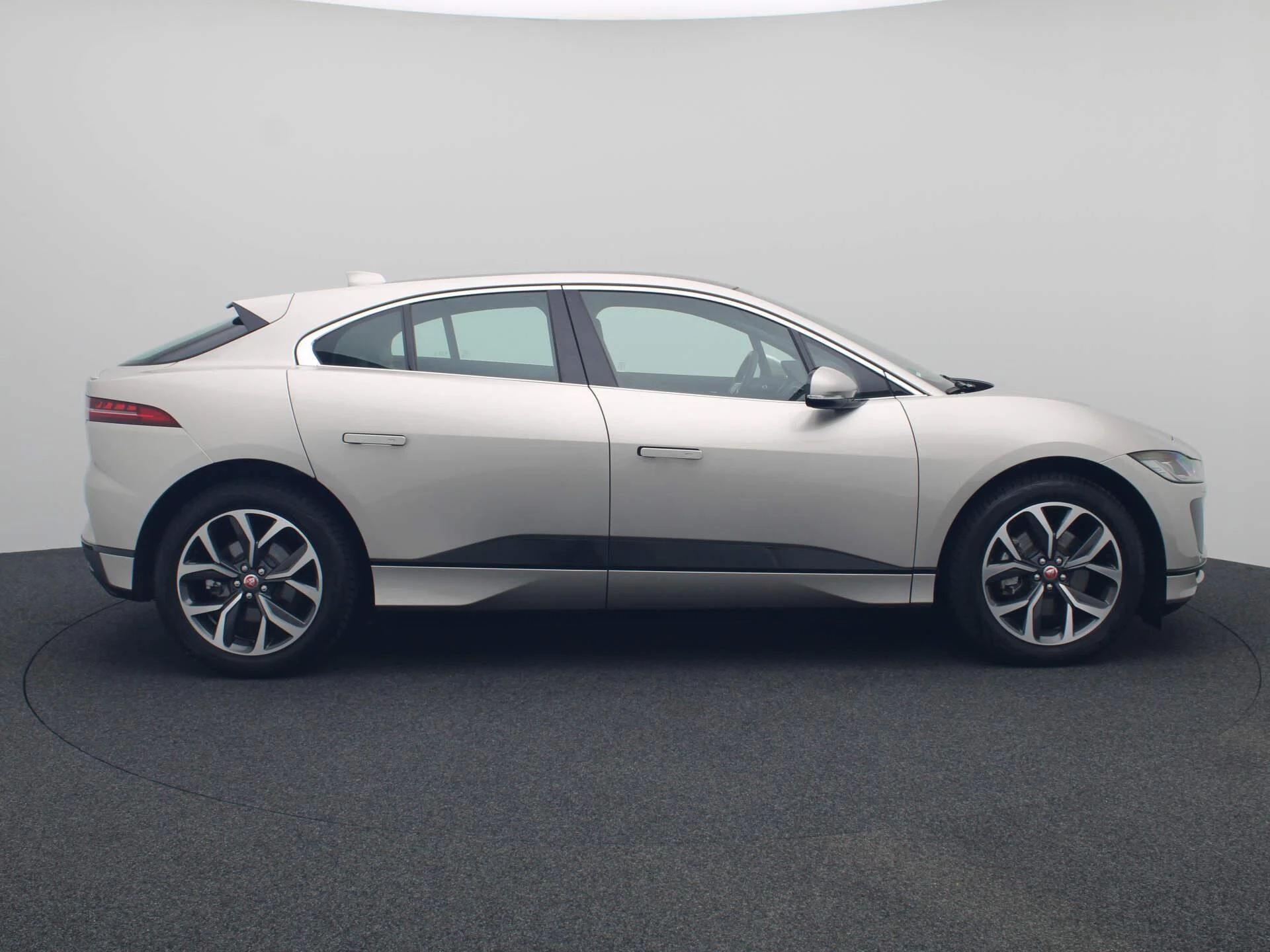 Jaguar-I-PACE-image-7