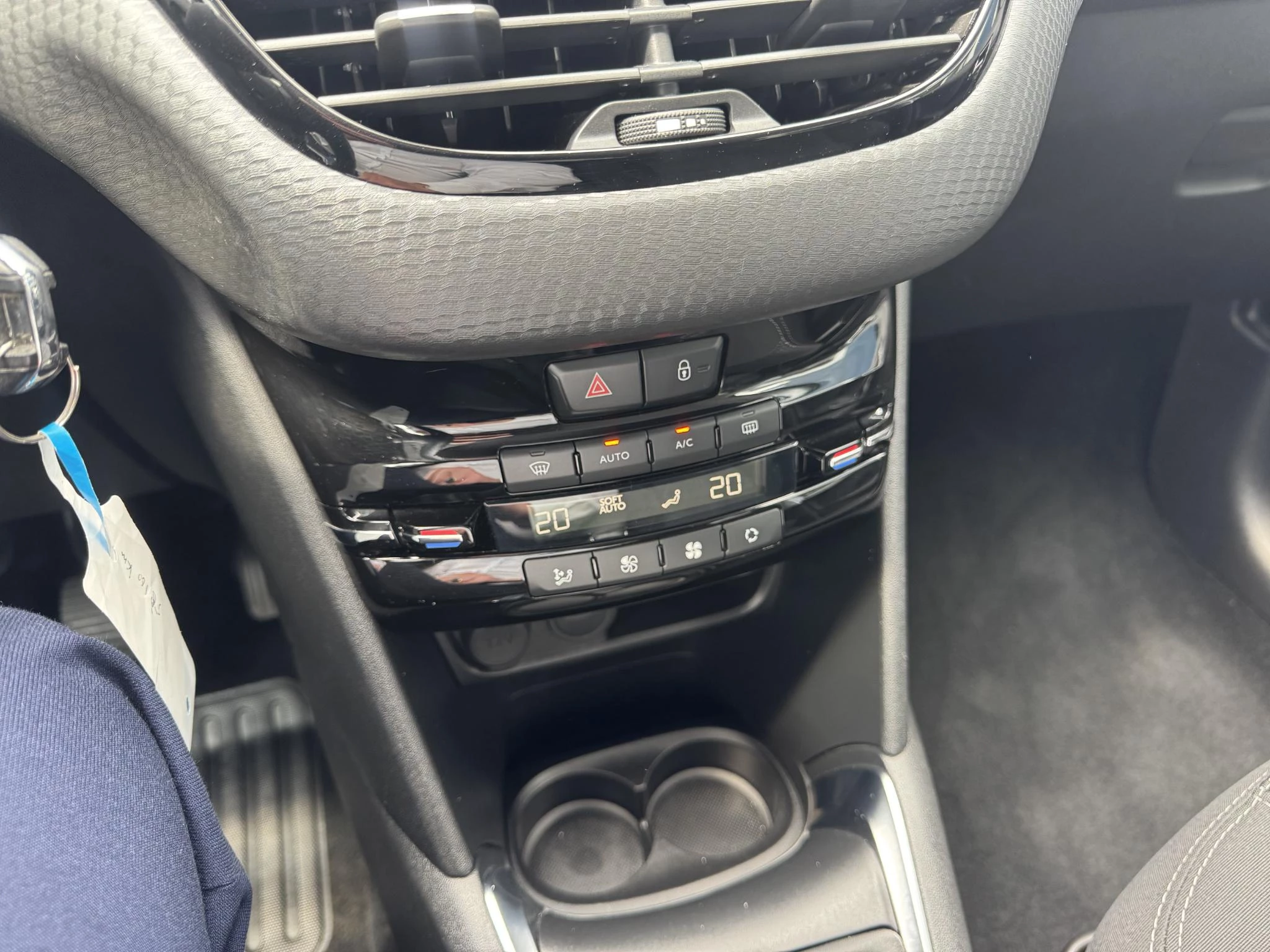Peugeot-208-image-19