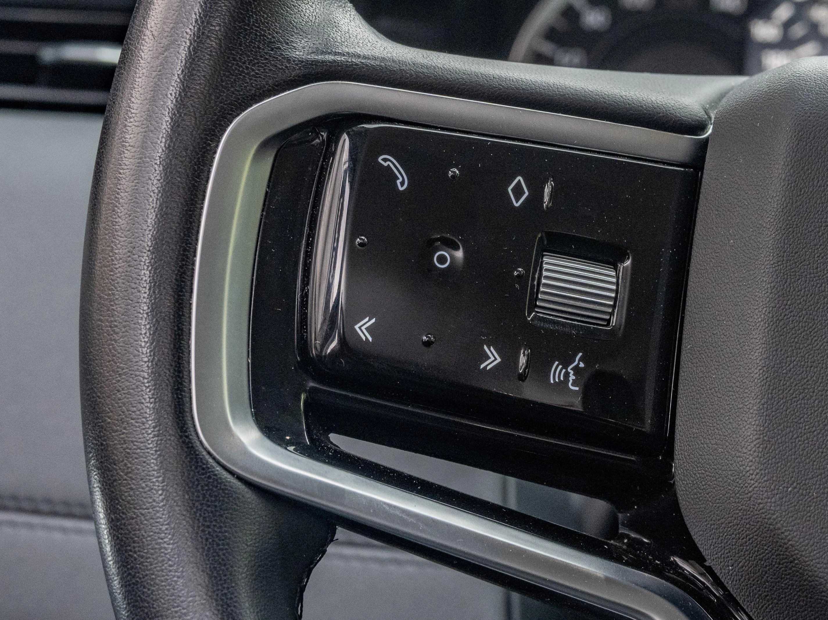 Land Rover-Discovery Sport-image-20