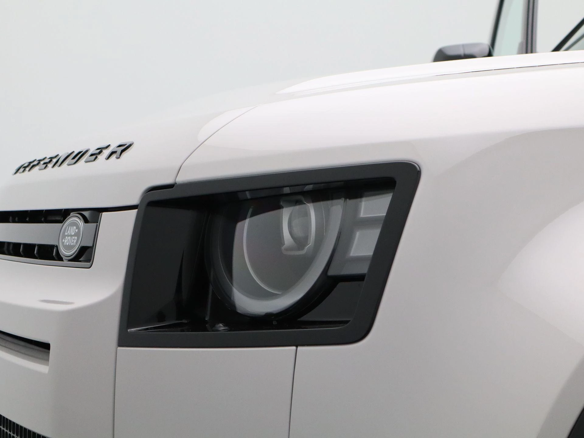 Land Rover-Defender-image-13