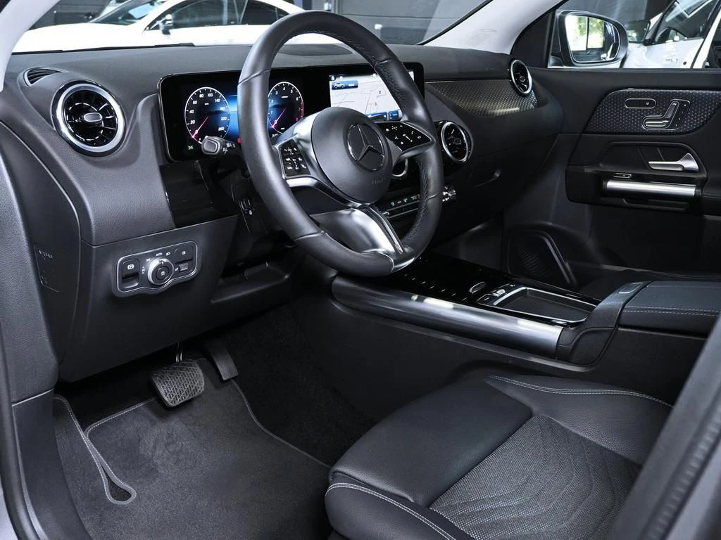 Mercedes-Benz-GLA 220-image-8