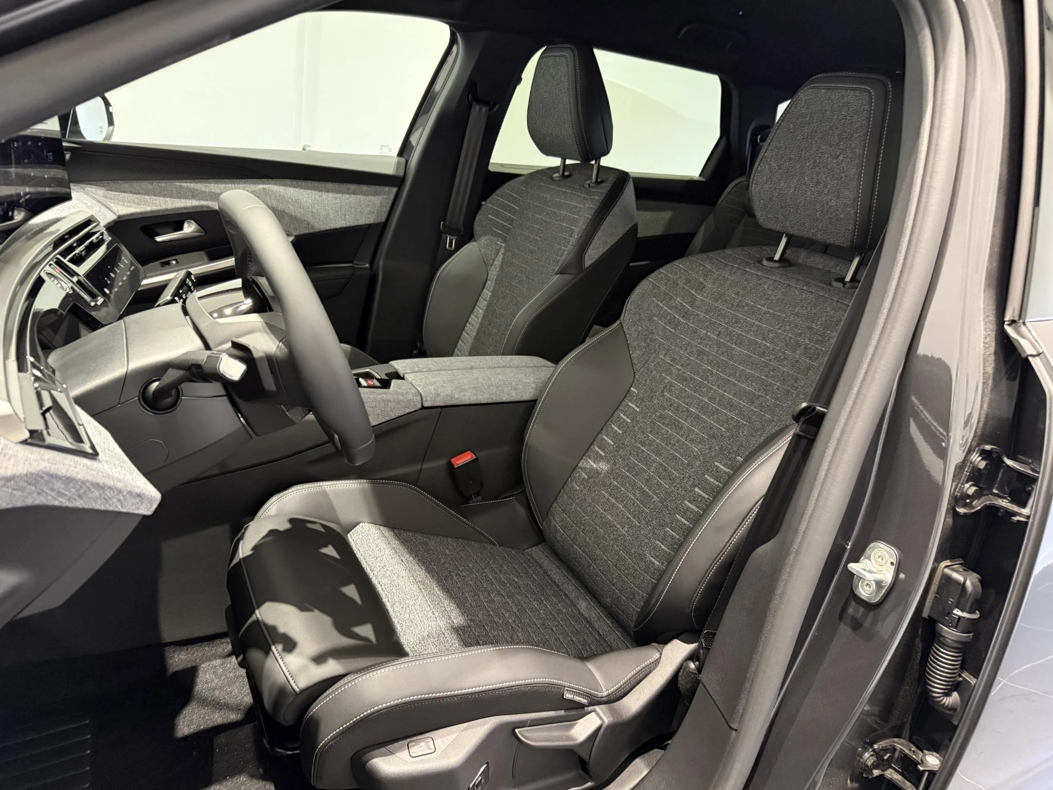 Peugeot 5008 Allure Plug-in HYbrid 195 e-DCS7