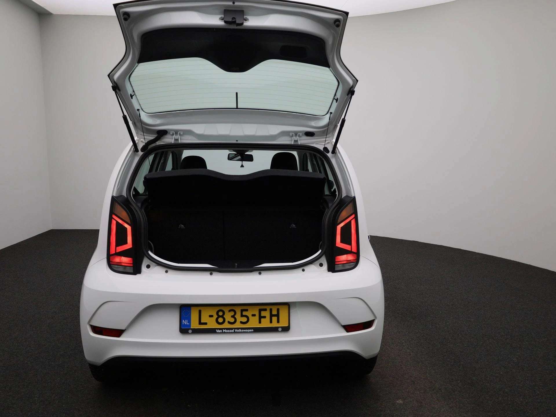 Volkswagen-up!-image-10