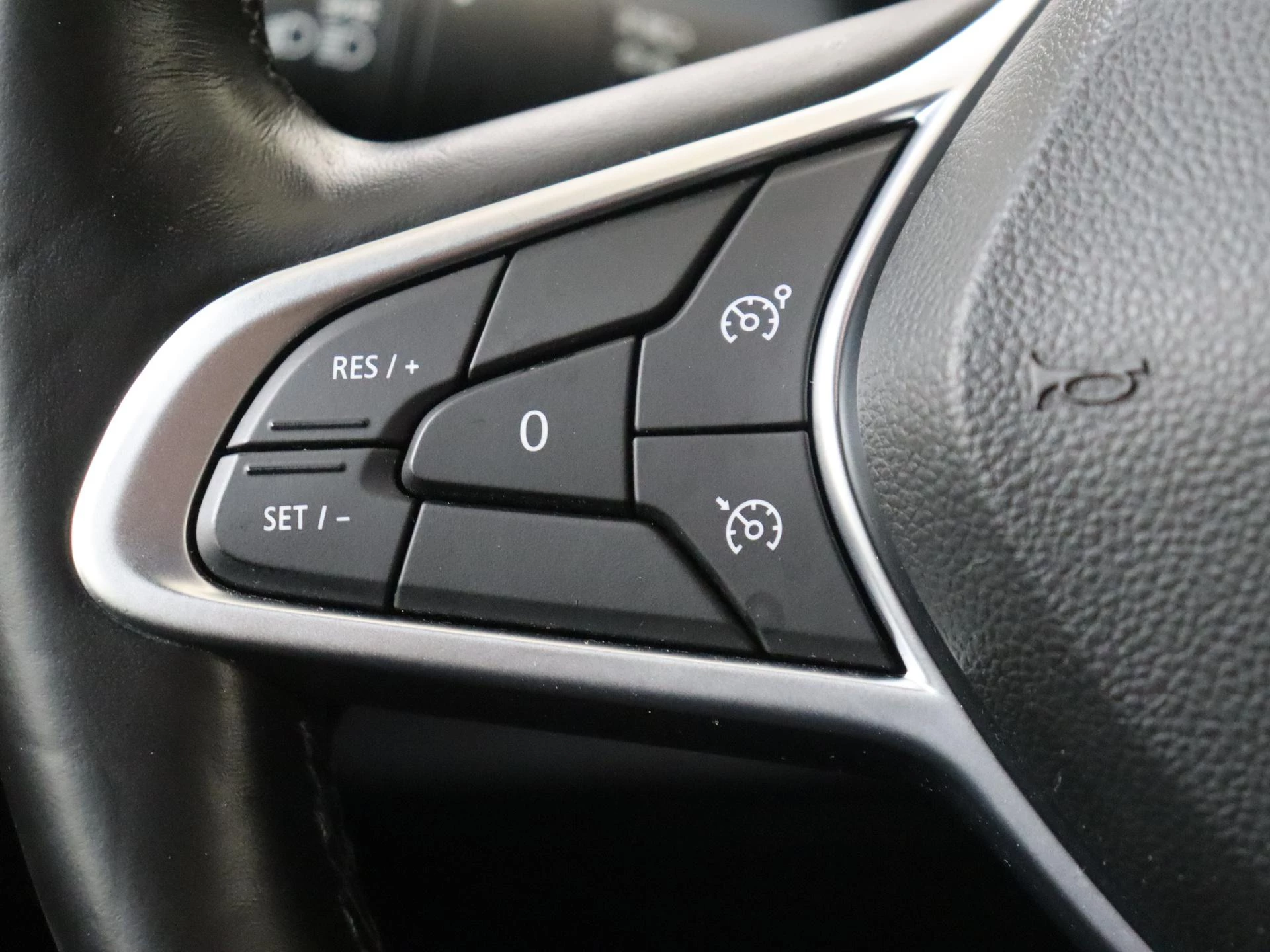 Renault-Clio-image-12