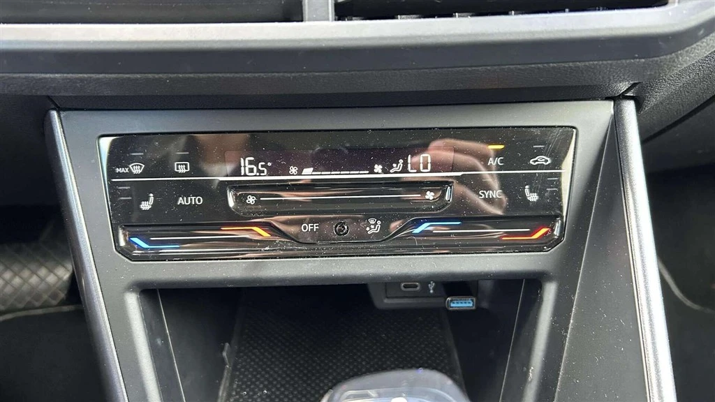Volkswagen-Polo-image-17