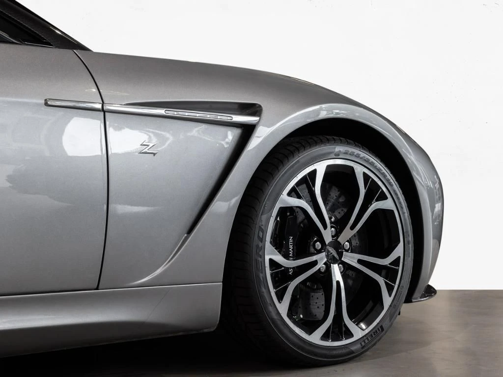 Aston Martin-V12 Vantage-image-9