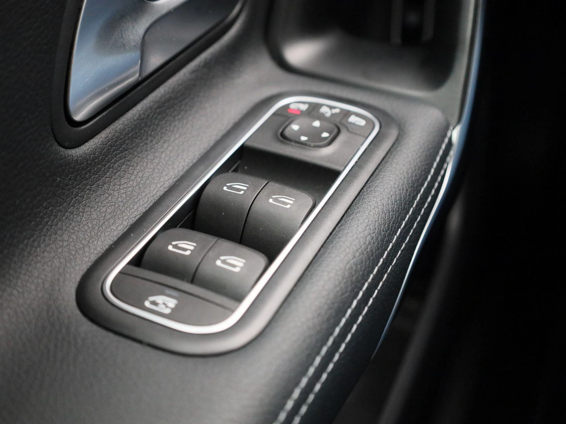 Mercedes-Benz-CLA-image-30