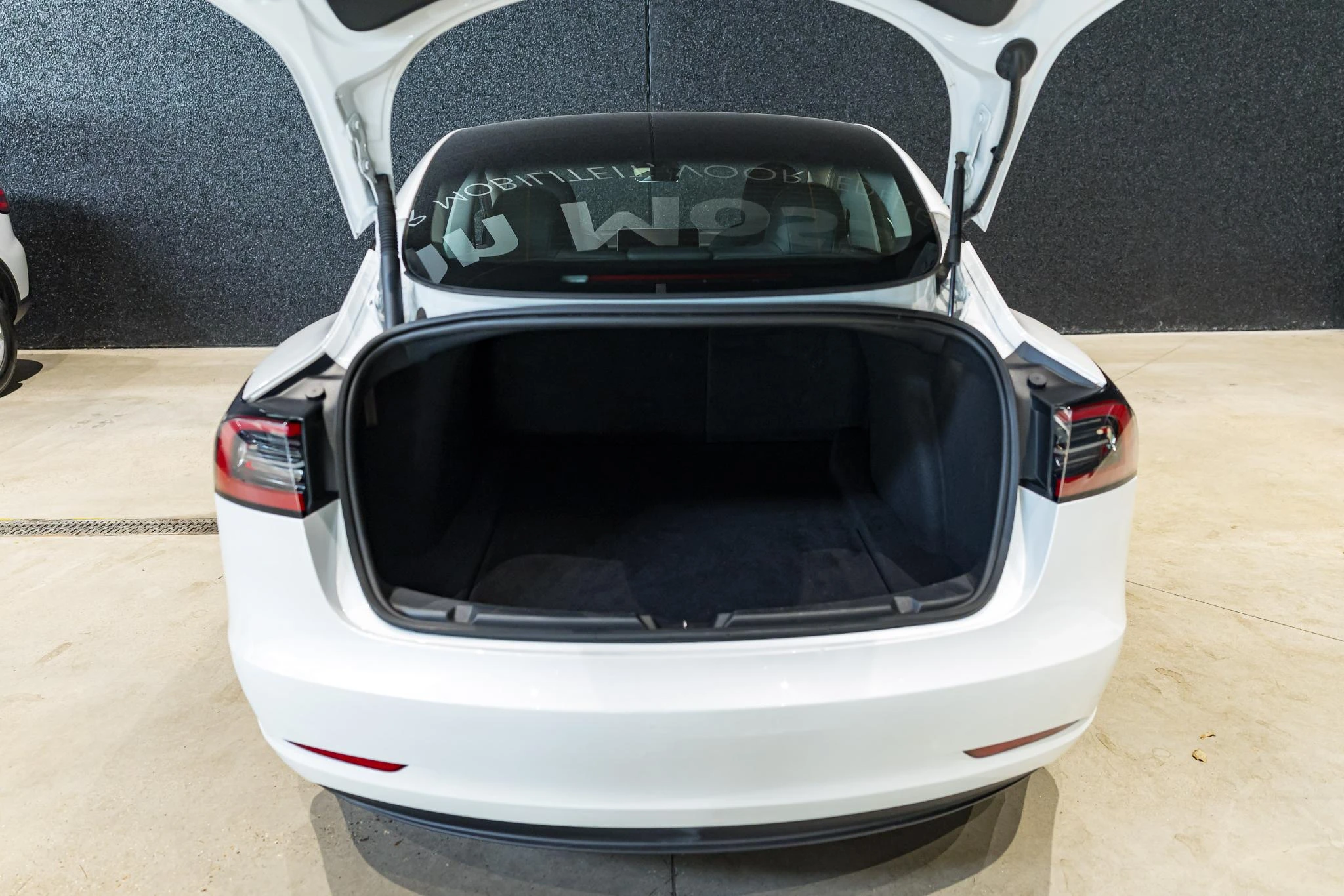 Tesla-Model 3-image-11