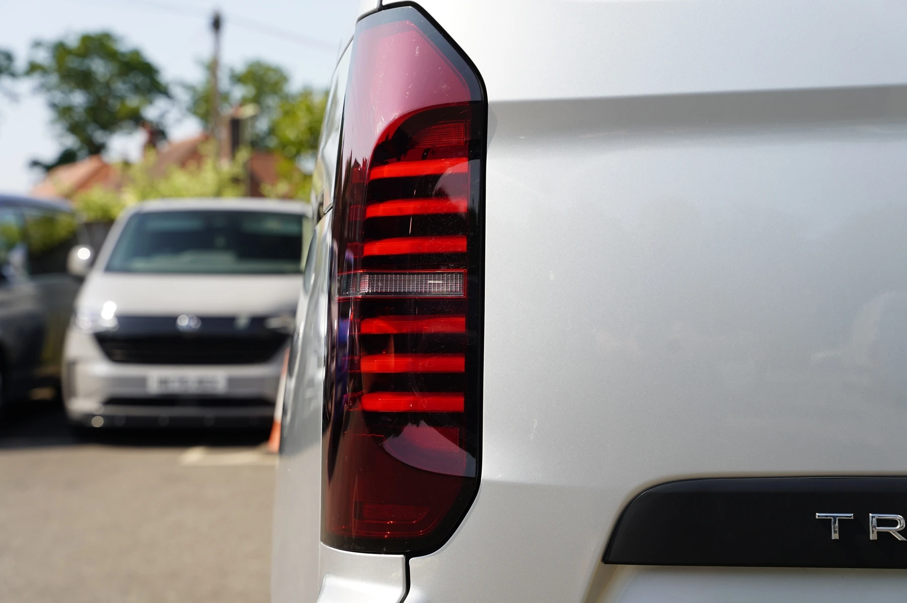 Volkswagen-Transporter-image-24