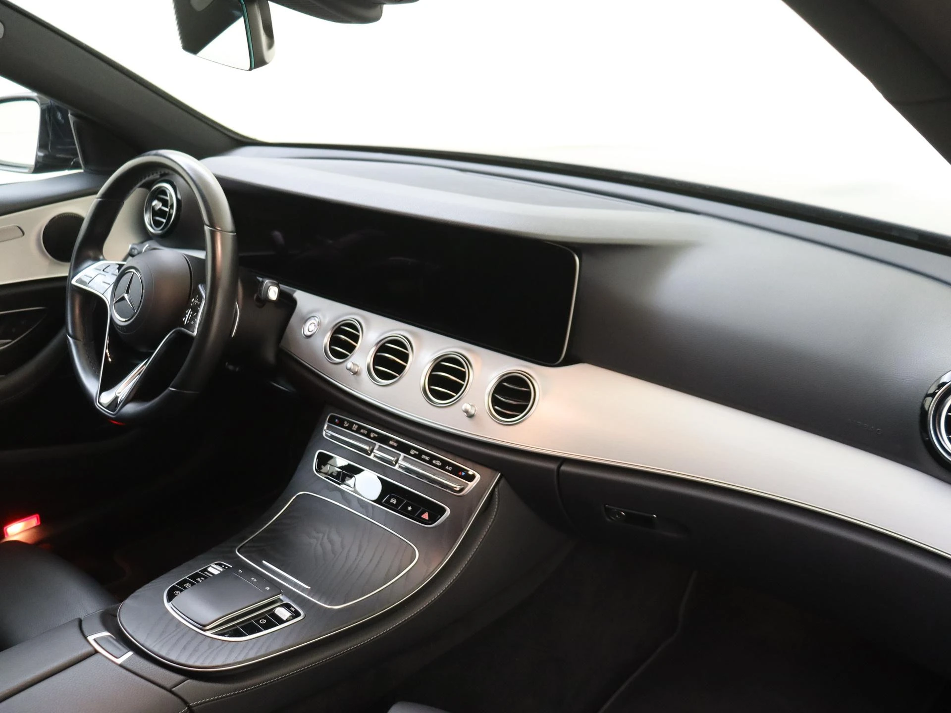 Mercedes-Benz-E-Klasse-image-4