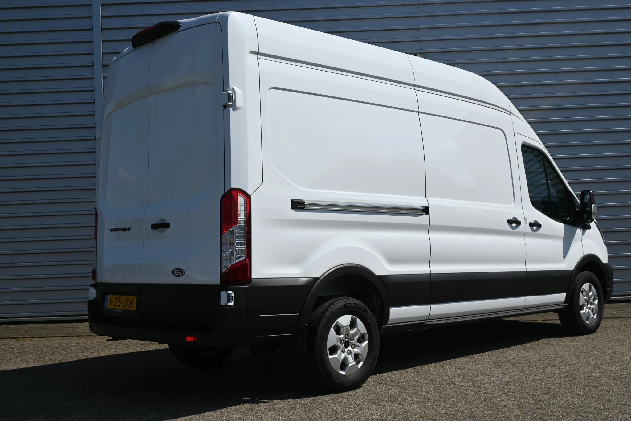 Ford-Transit-image-3