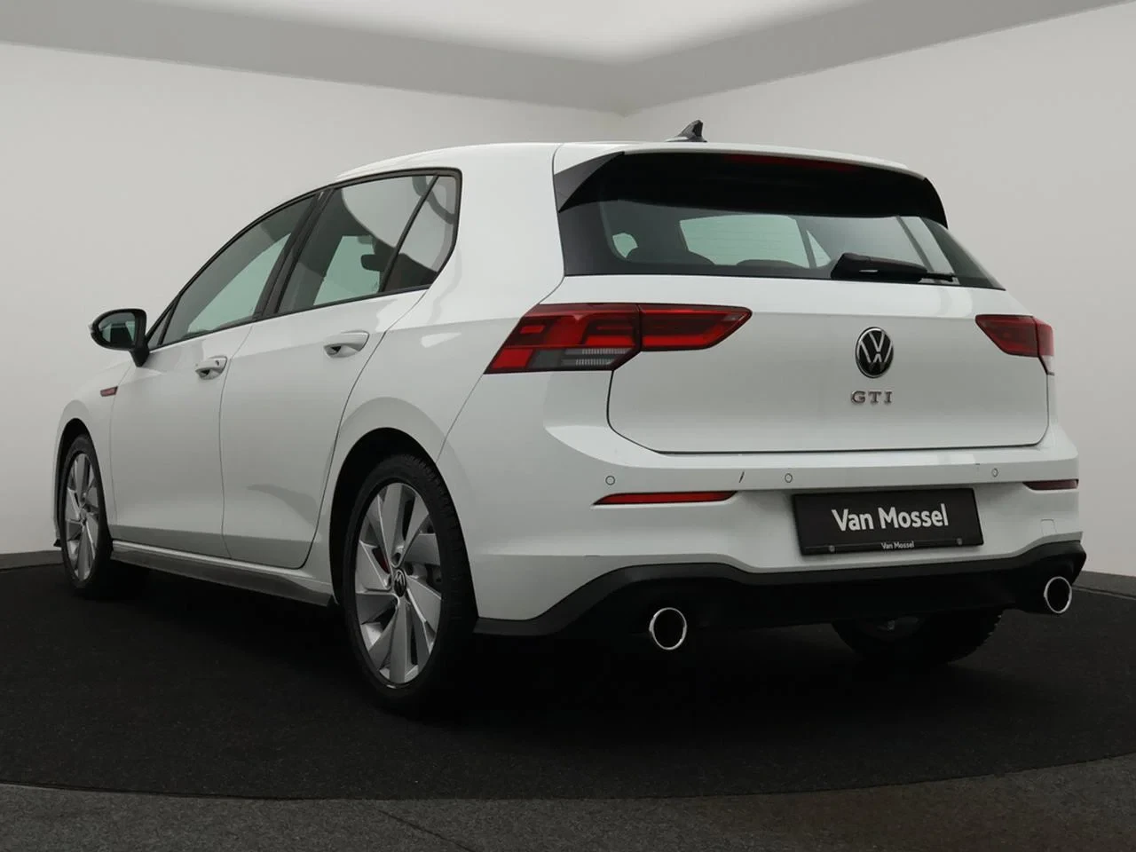 Volkswagen-Golf-image-3
