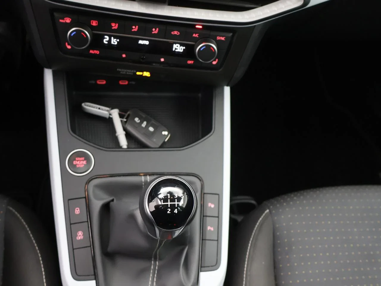 SEAT-Arona-image-19