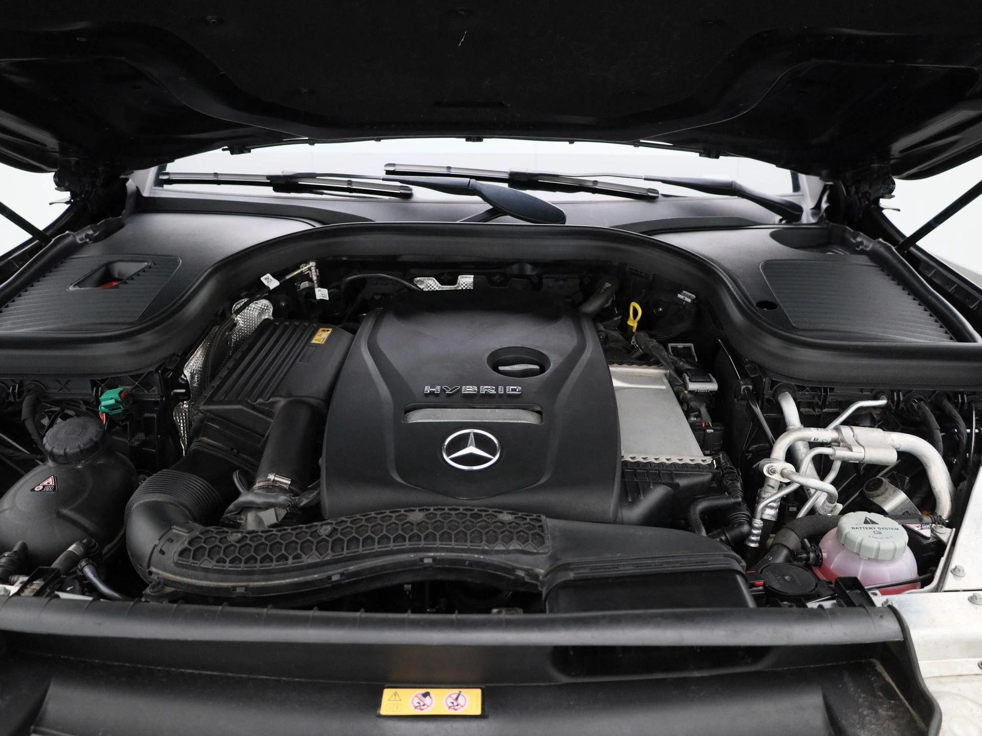 Mercedes-Benz-GLC-image-34