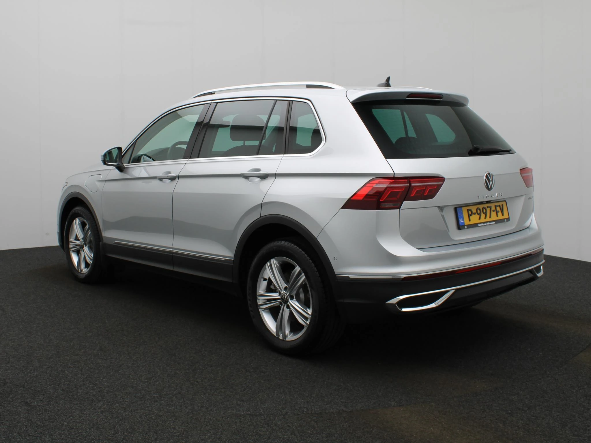 Volkswagen-Tiguan-image-1