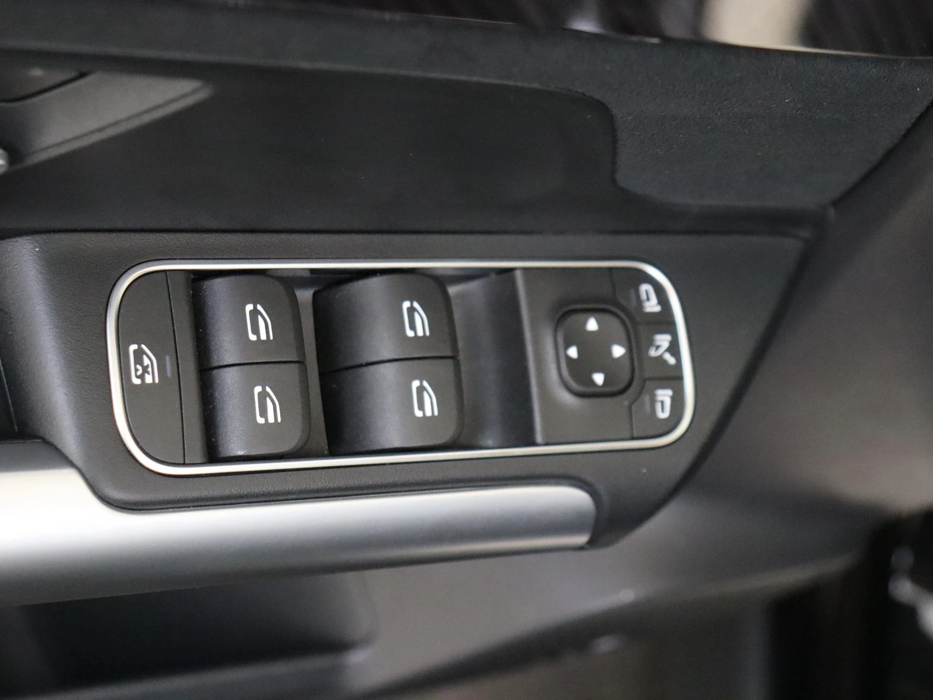 Mercedes-Benz-GLA-image-26