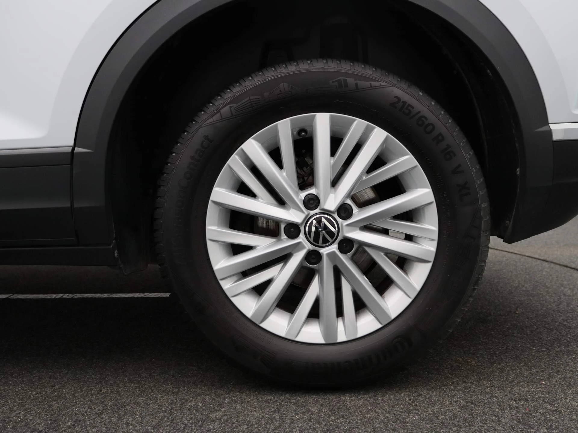 Volkswagen-T-Roc-image-13