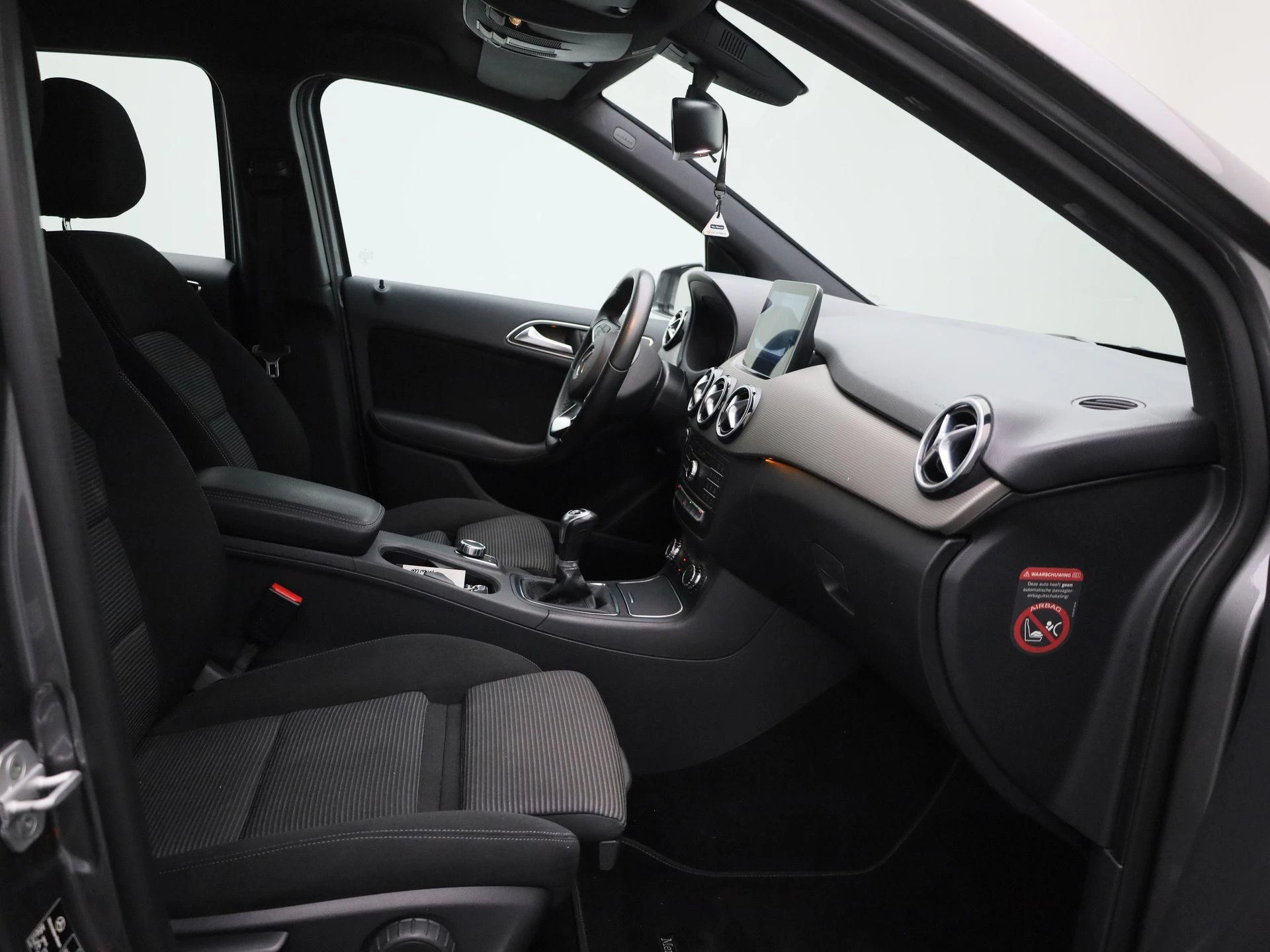 Mercedes-Benz-B-Klasse-image-32
