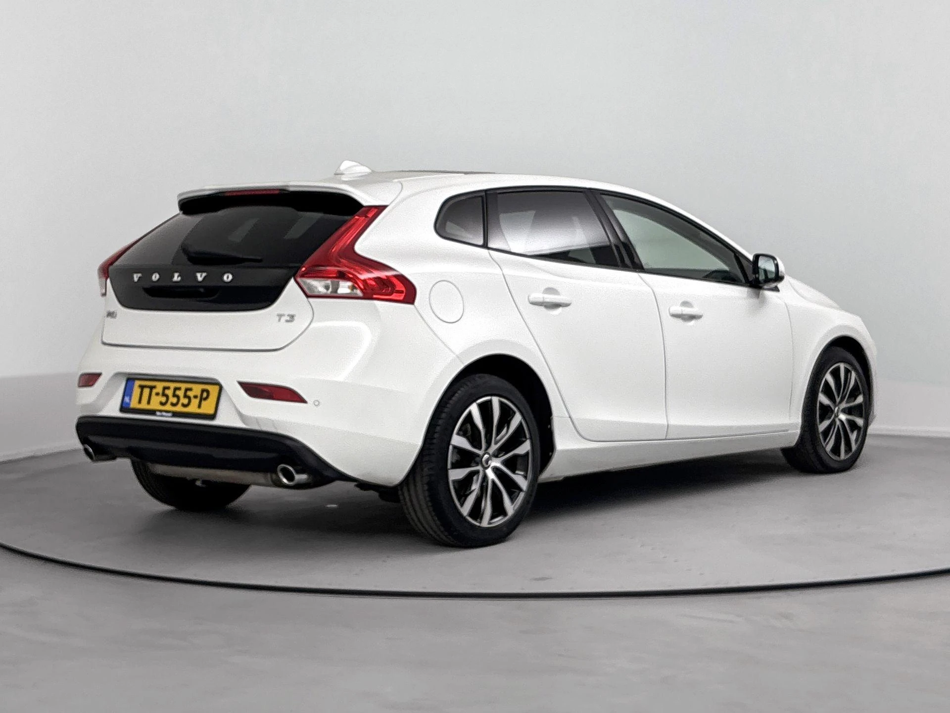 Volvo-V40-image-3