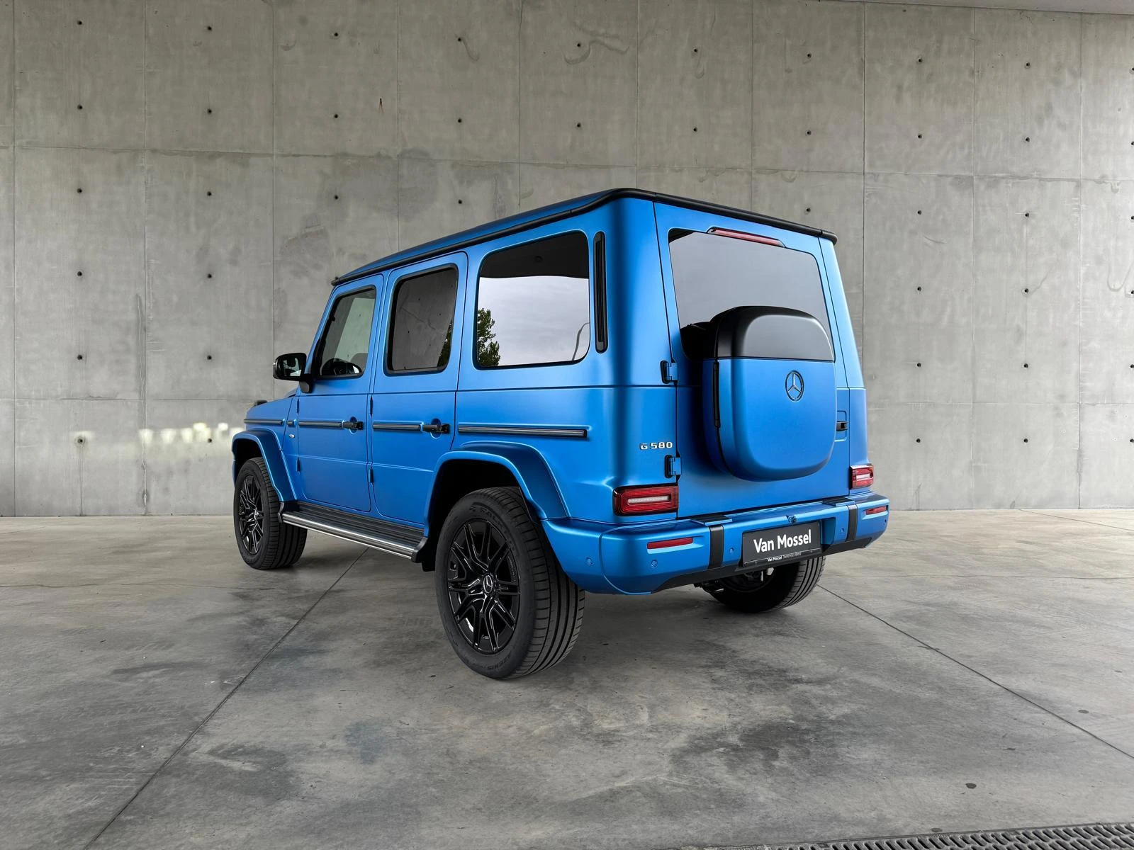 Mercedes-Benz-G-Klasse-image-4