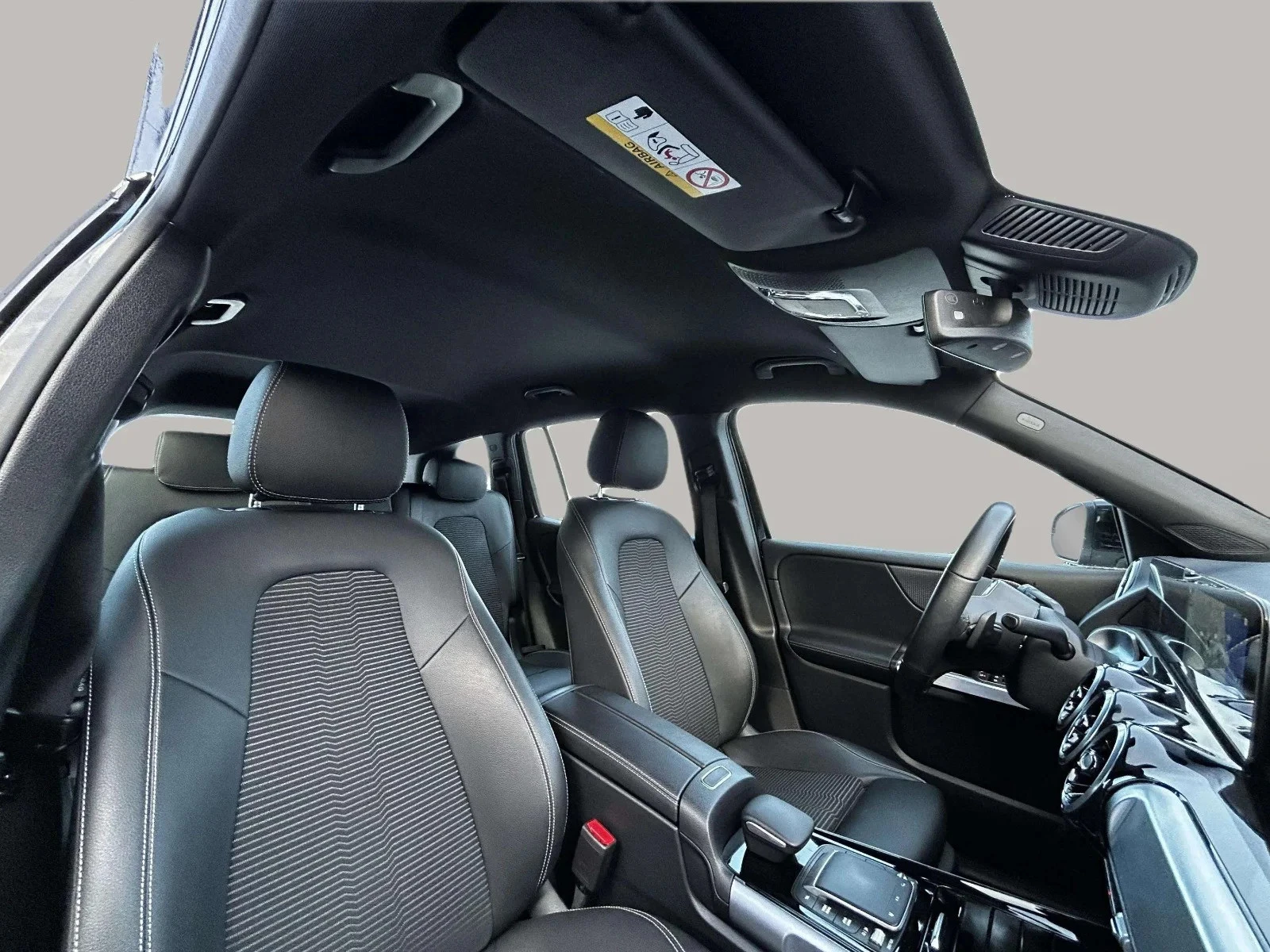 Mercedes-Benz-GLB-image-11