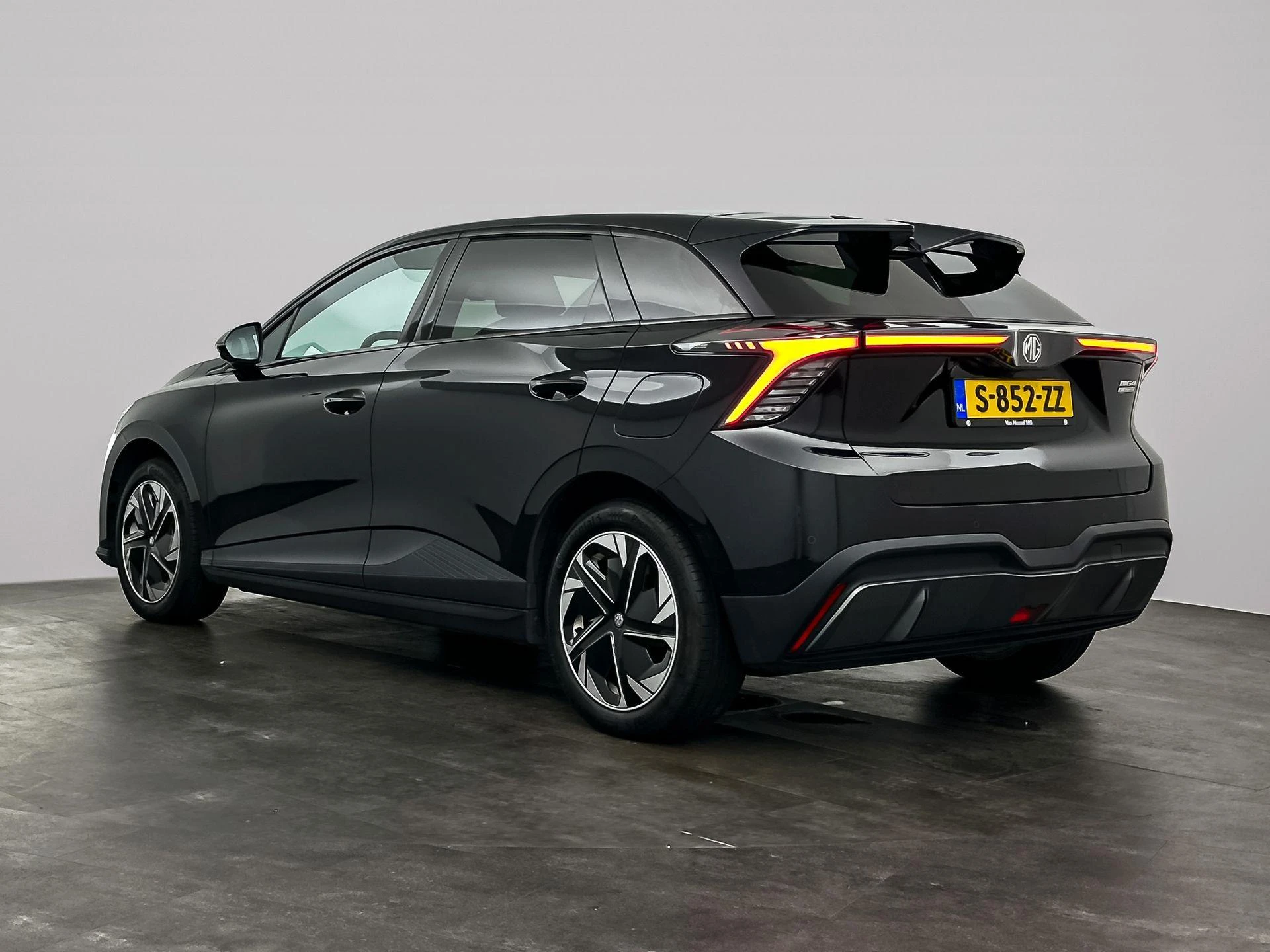 MG-MG4 EV-image-1