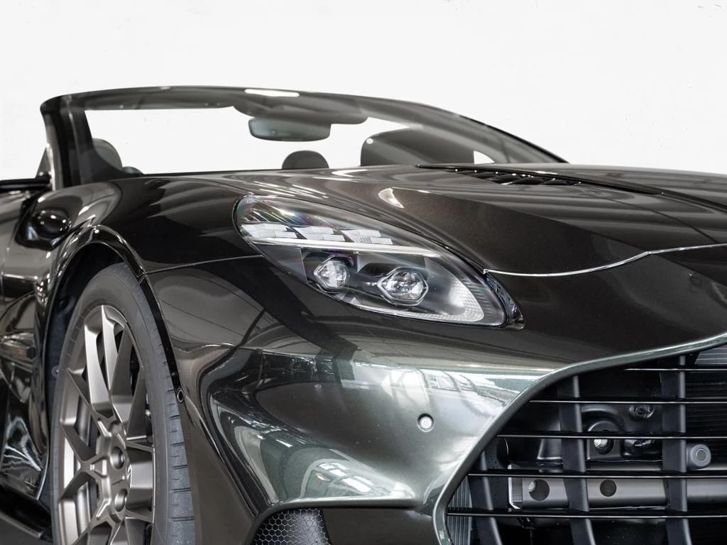 Aston Martin-Vanquish-image-16