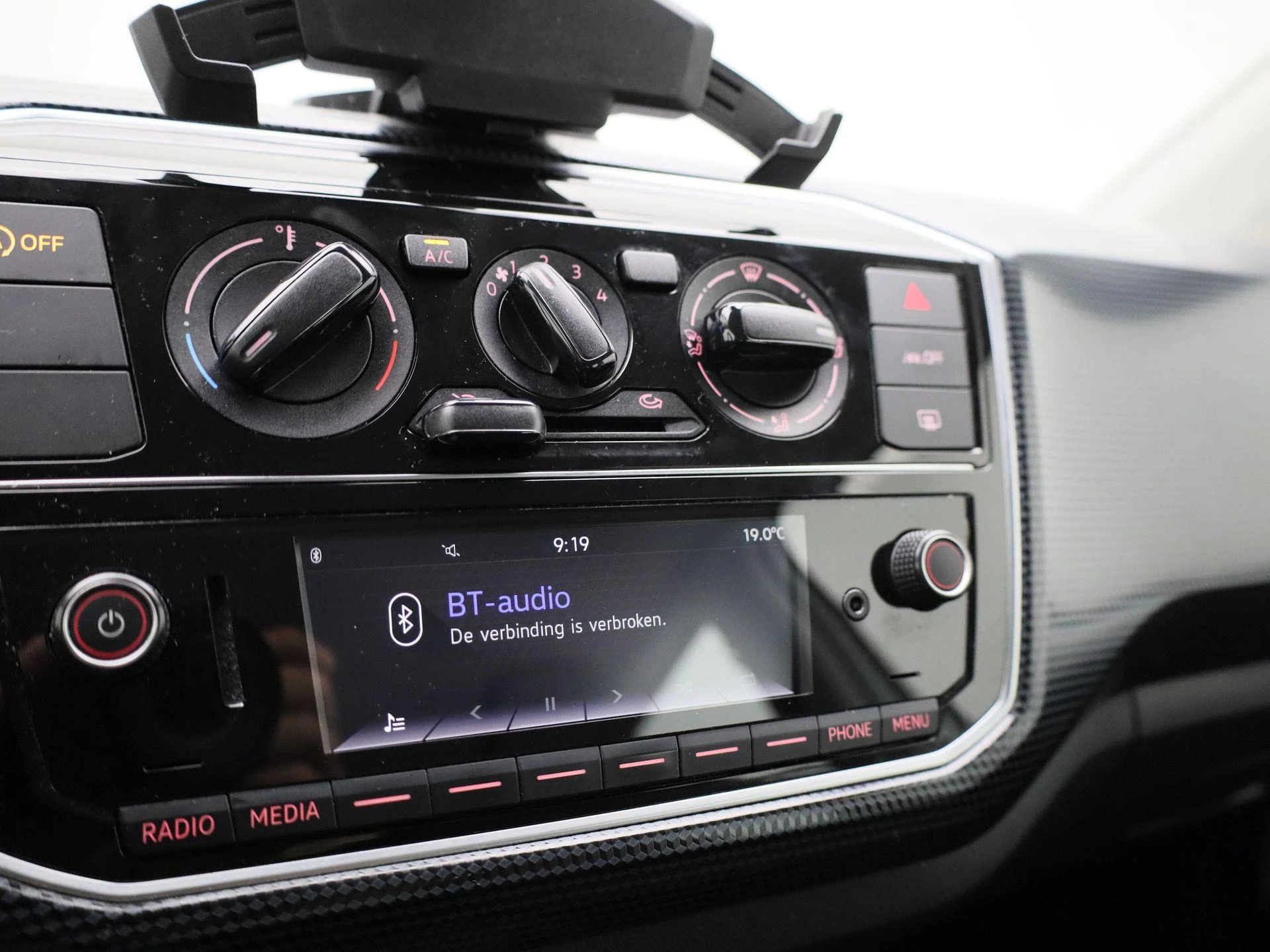 Volkswagen-up!-image-15