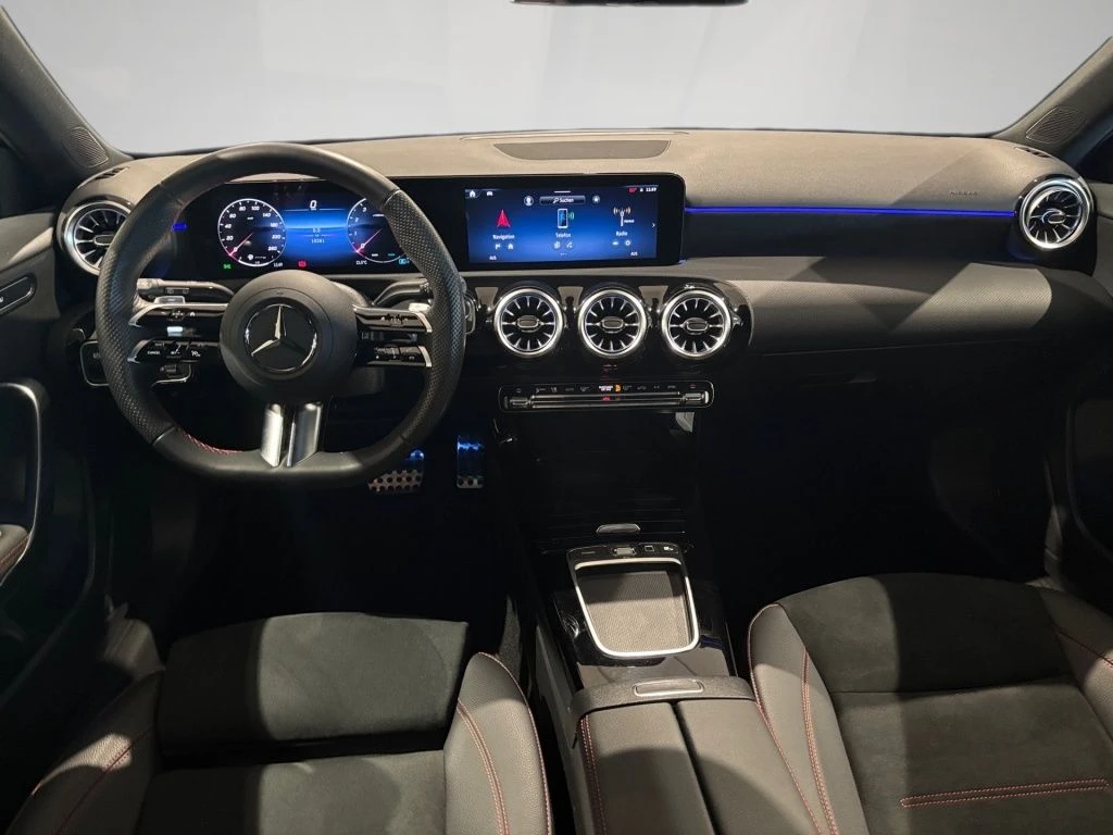 Mercedes-Benz-A-Klasse 200-image-11