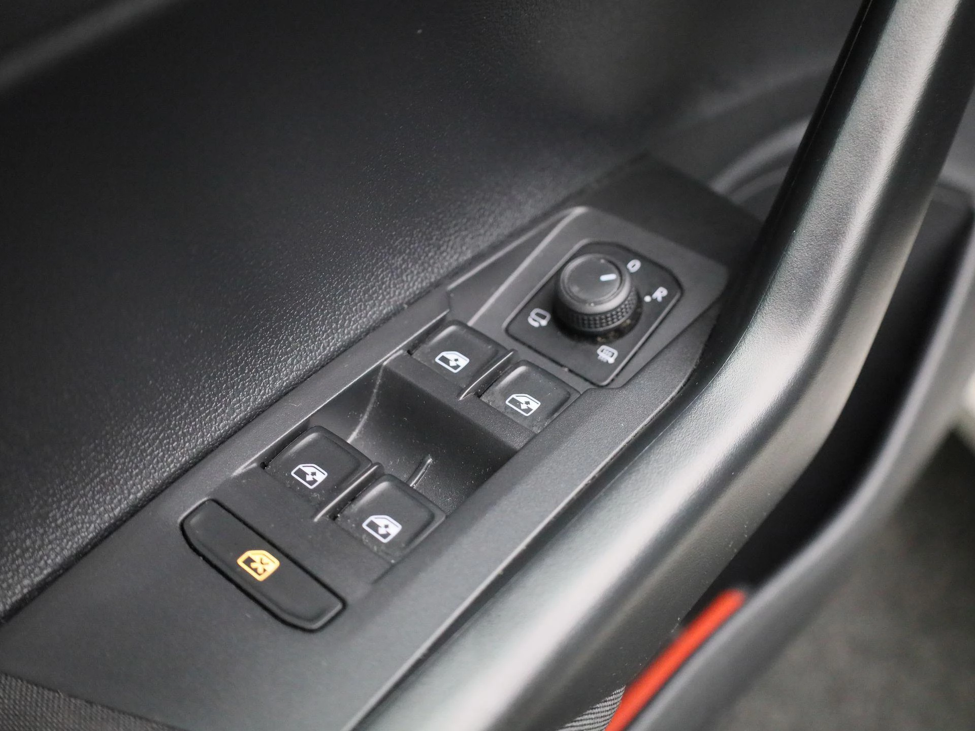 Volkswagen-Polo-image-27