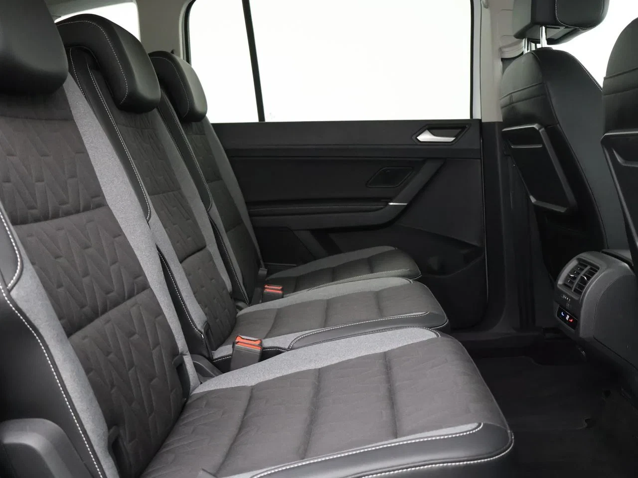 Volkswagen-Touran-image-5