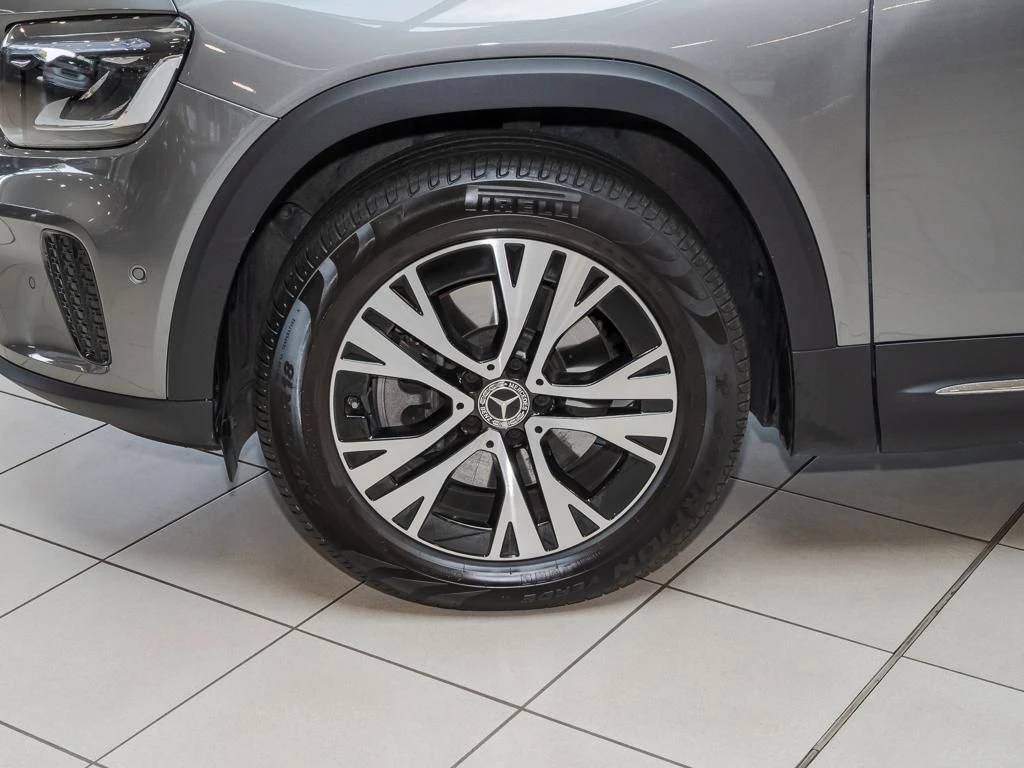 Mercedes-Benz-GLB 200 d-image-6