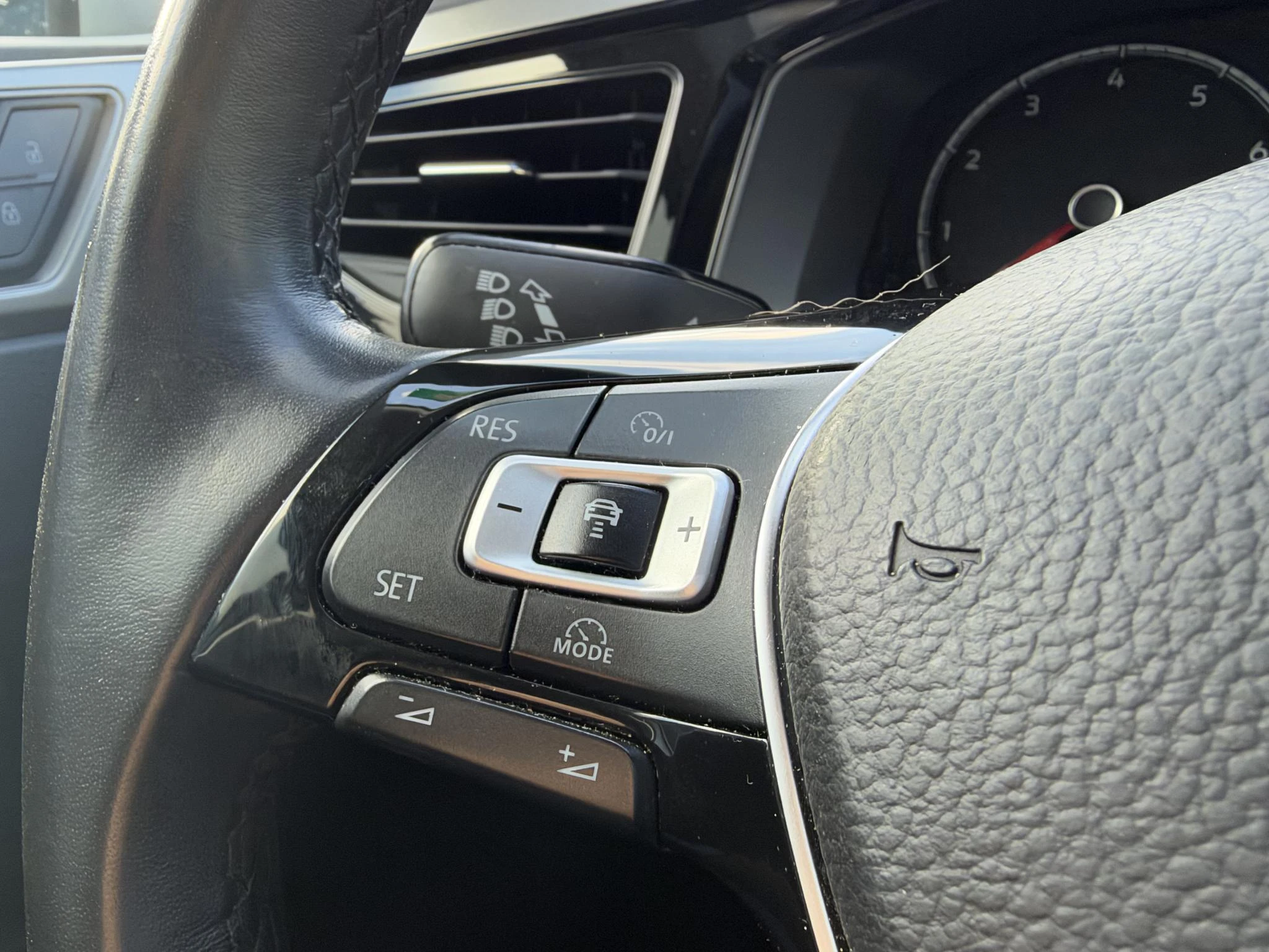 Volkswagen-Polo-image-4