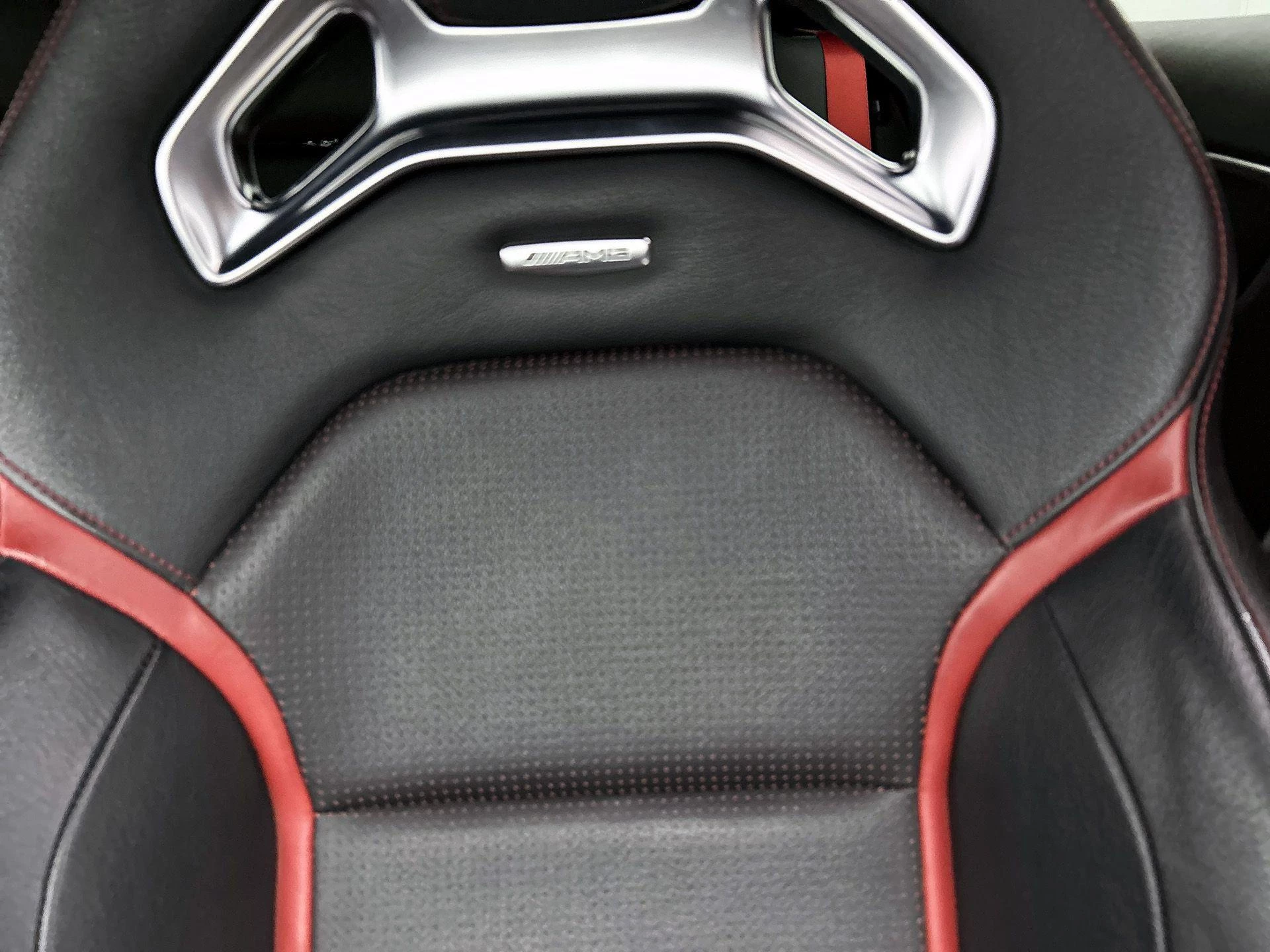 Mercedes-Benz-GLA-image-16
