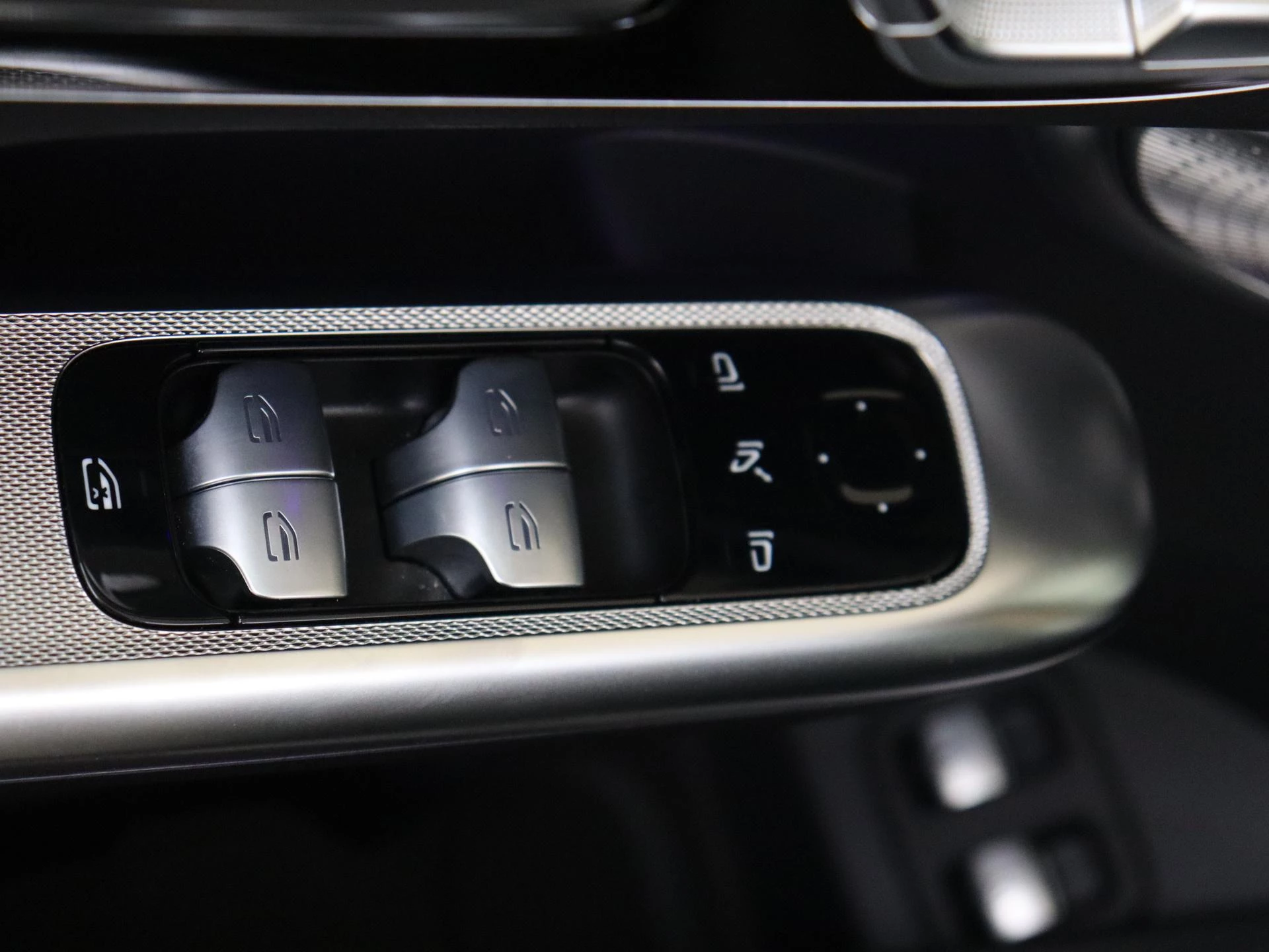 Mercedes-Benz-GLC-image-26