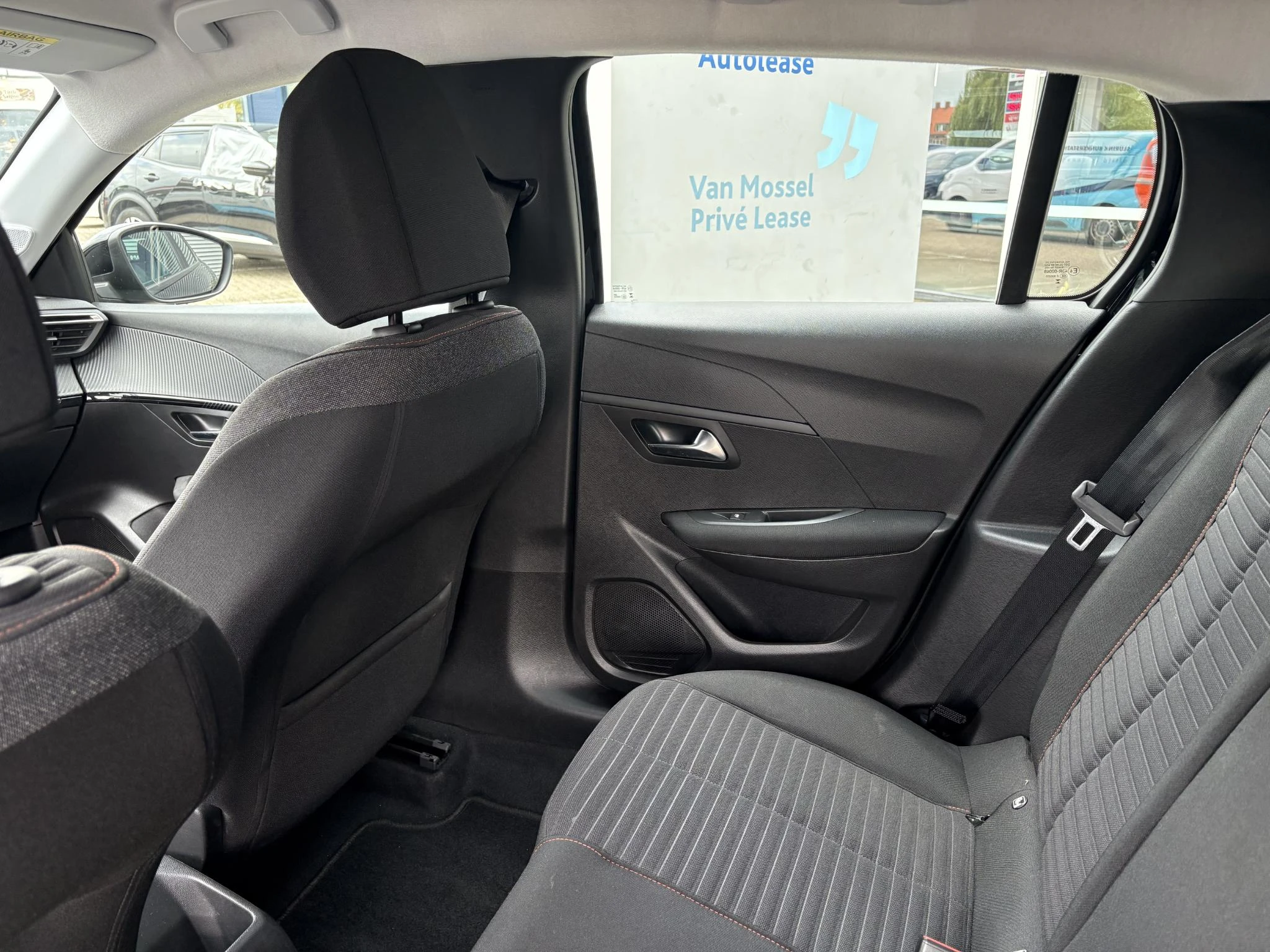 Peugeot-208-image-18