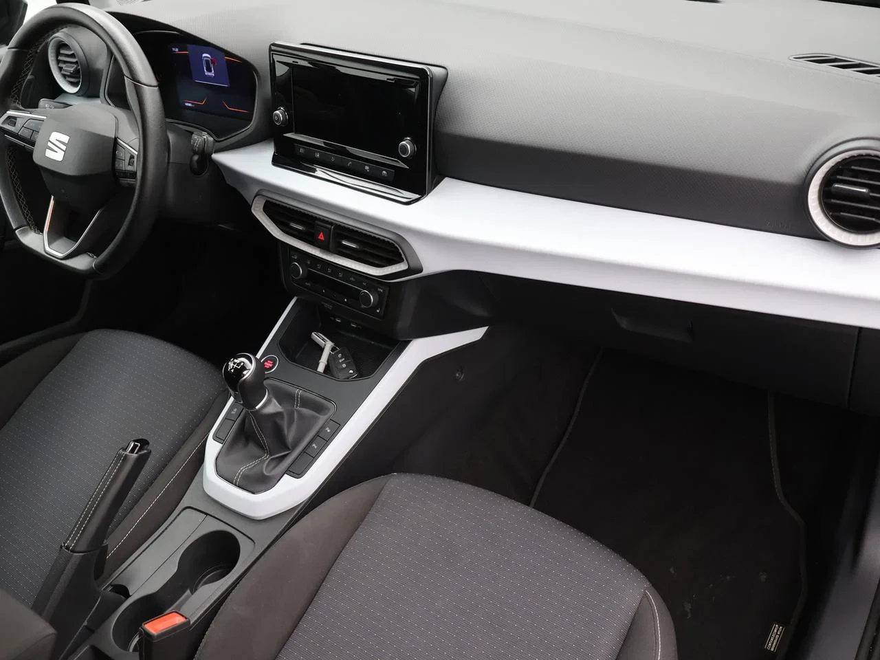 SEAT-Arona-image-7