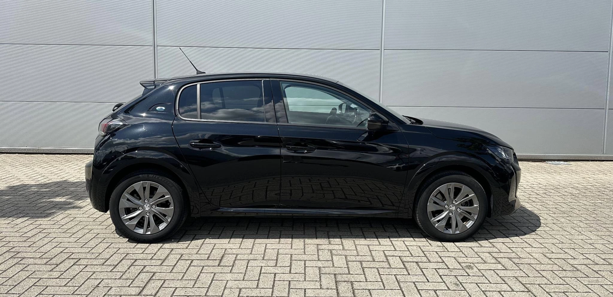 Peugeot-e-208-image-6