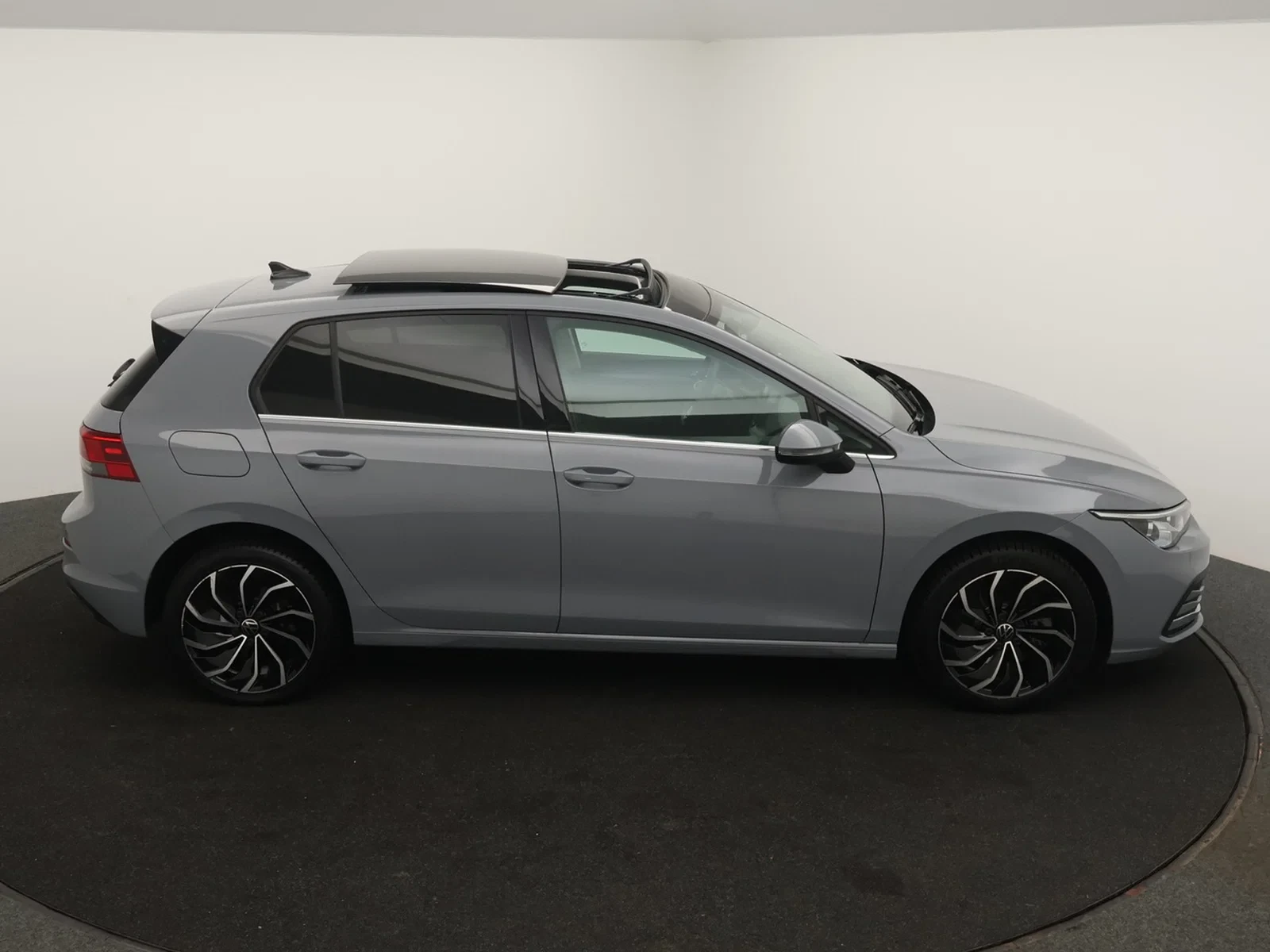 Volkswagen Golf VIII eHybrid (PHEV) Golf Style Business Premium 1.4TSI eHybrid PHEV 204PK *AUTOMAAT*PANODAK*ALCANTARA*CAMERA*PDC*ACC*NAV