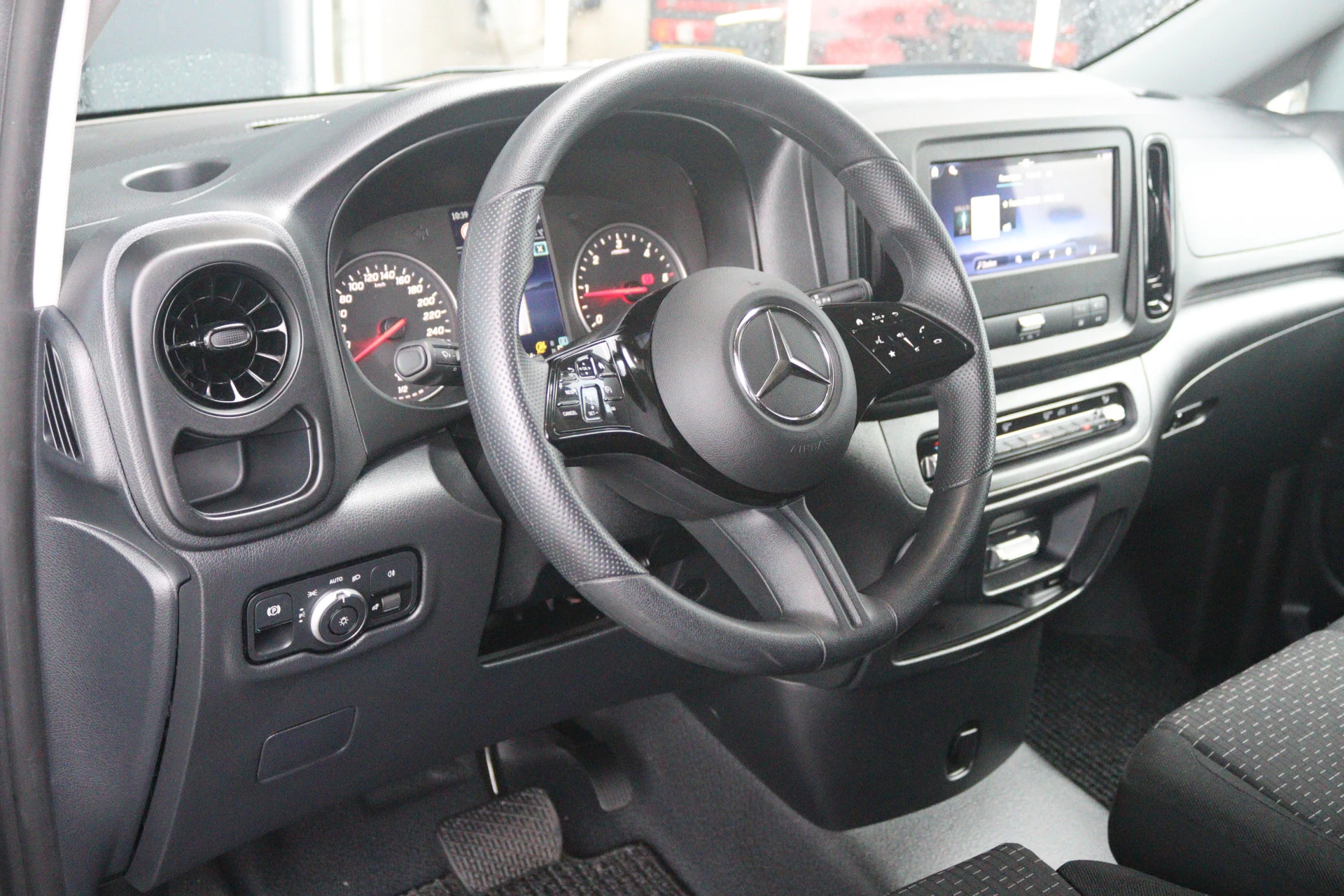 Mercedes-Benz-Vito-image-3
