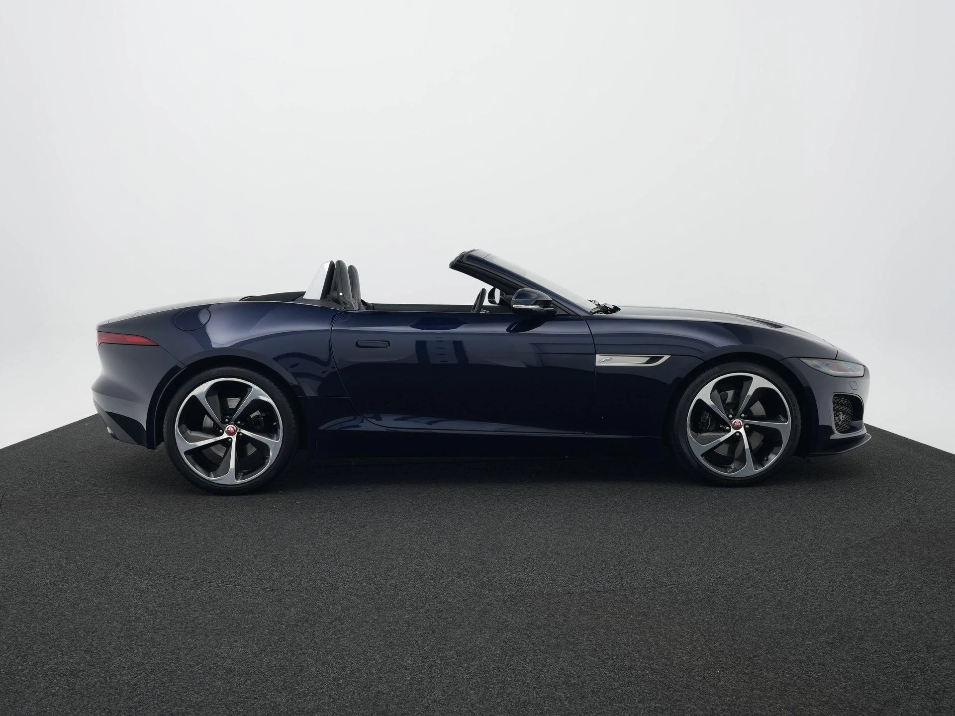 Jaguar F-TYPE P300 RWD First Edition
