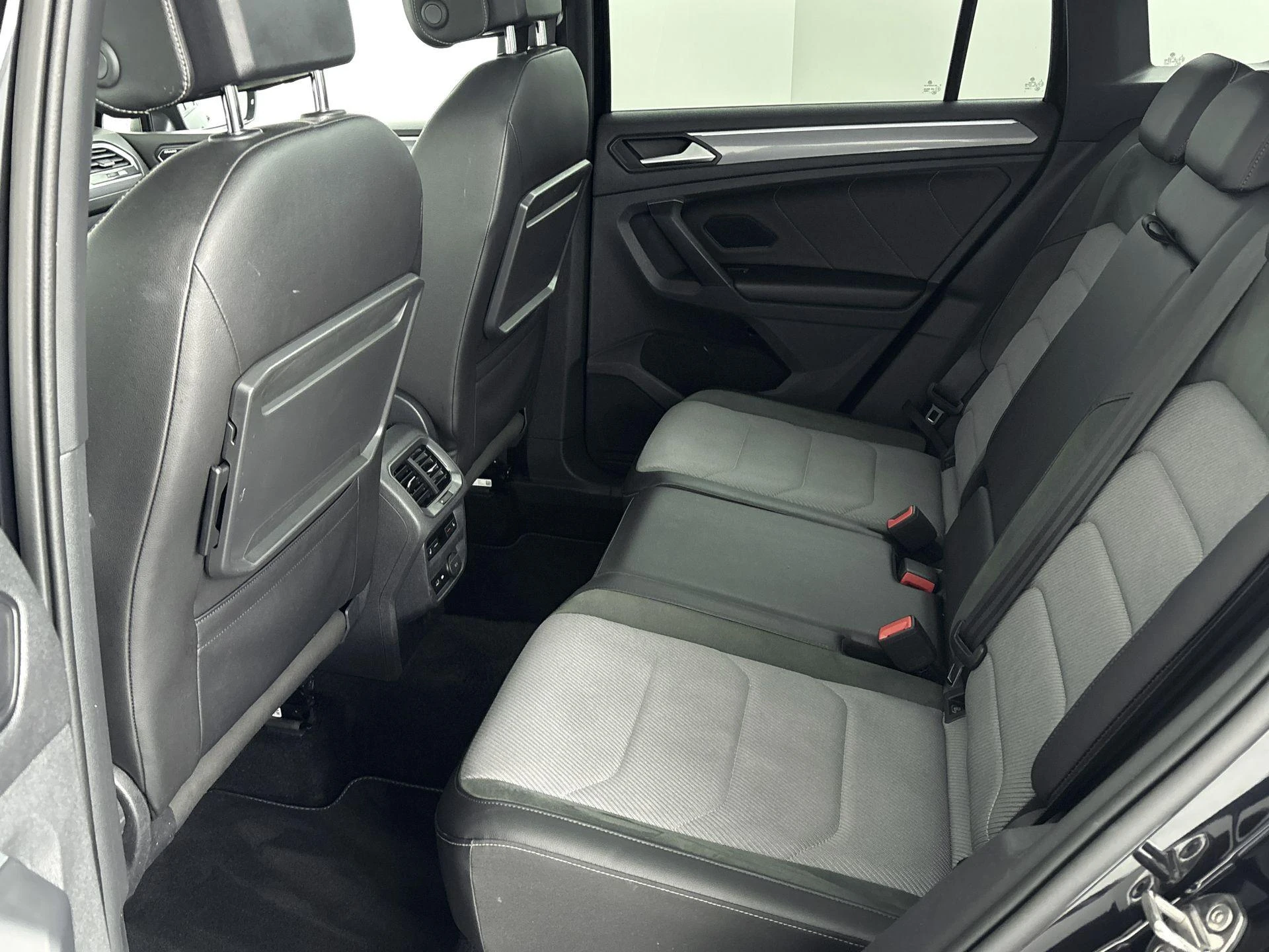 Volkswagen-Tiguan-image-26