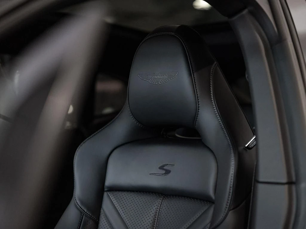 Aston Martin-DBX-image-5