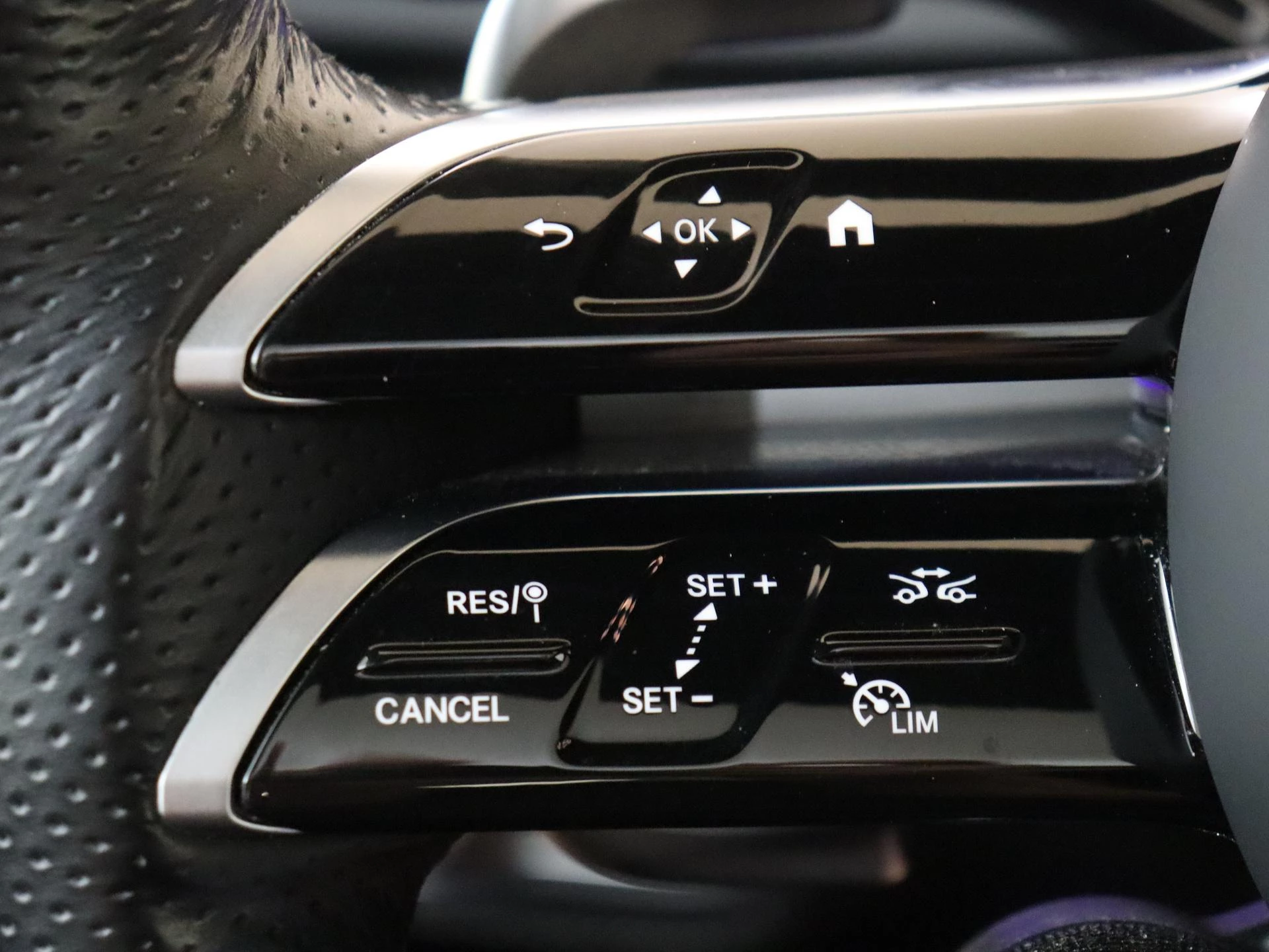 Mercedes-Benz-GLE-image-19