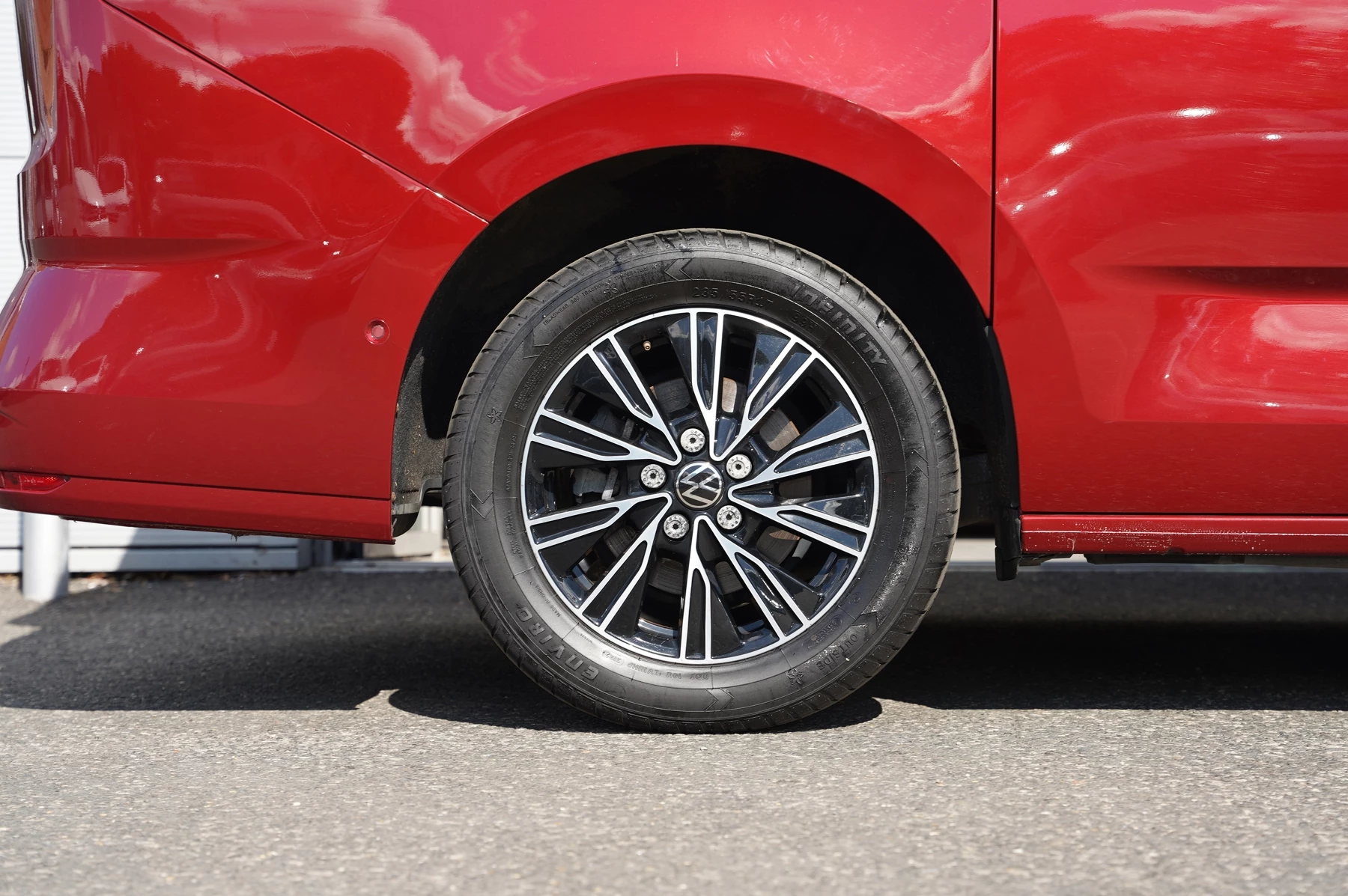 Volkswagen-Multivan-image-24