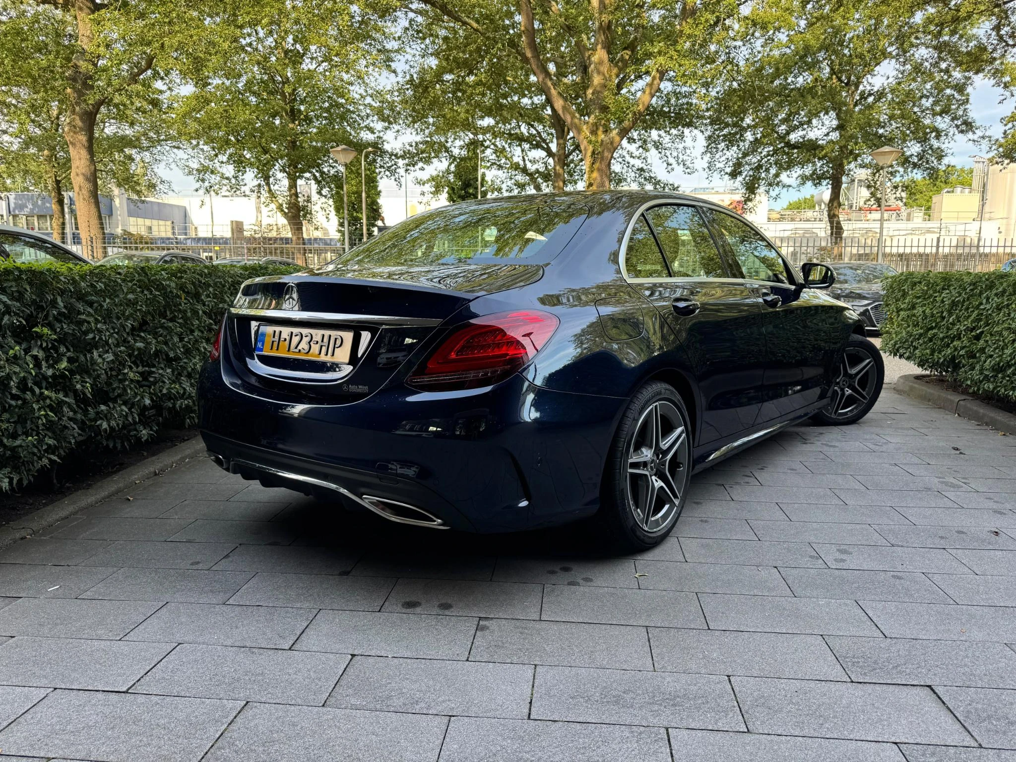Mercedes-Benz-C-Klasse-image-2