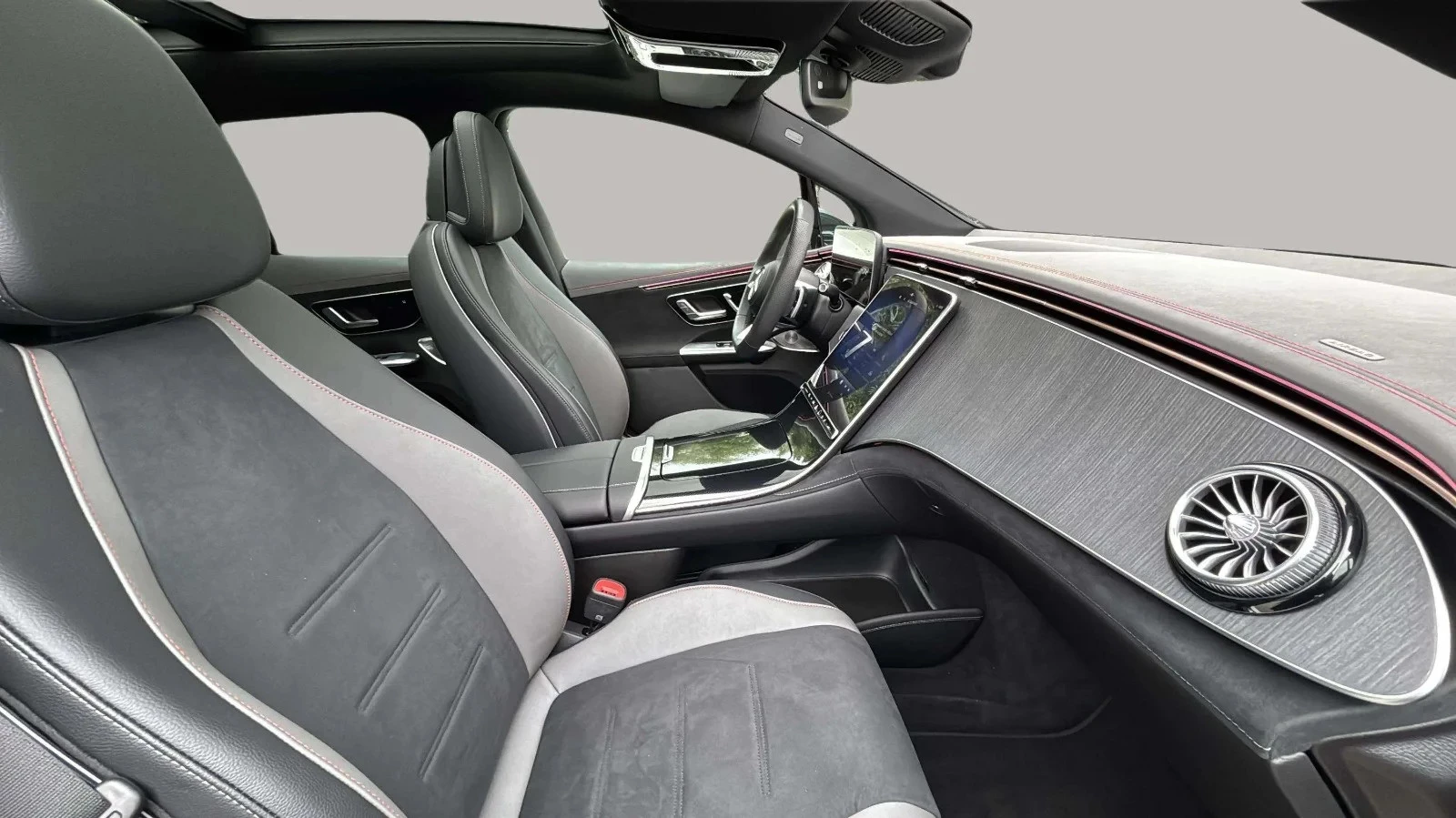 Mercedes-Benz-EQE-image-9