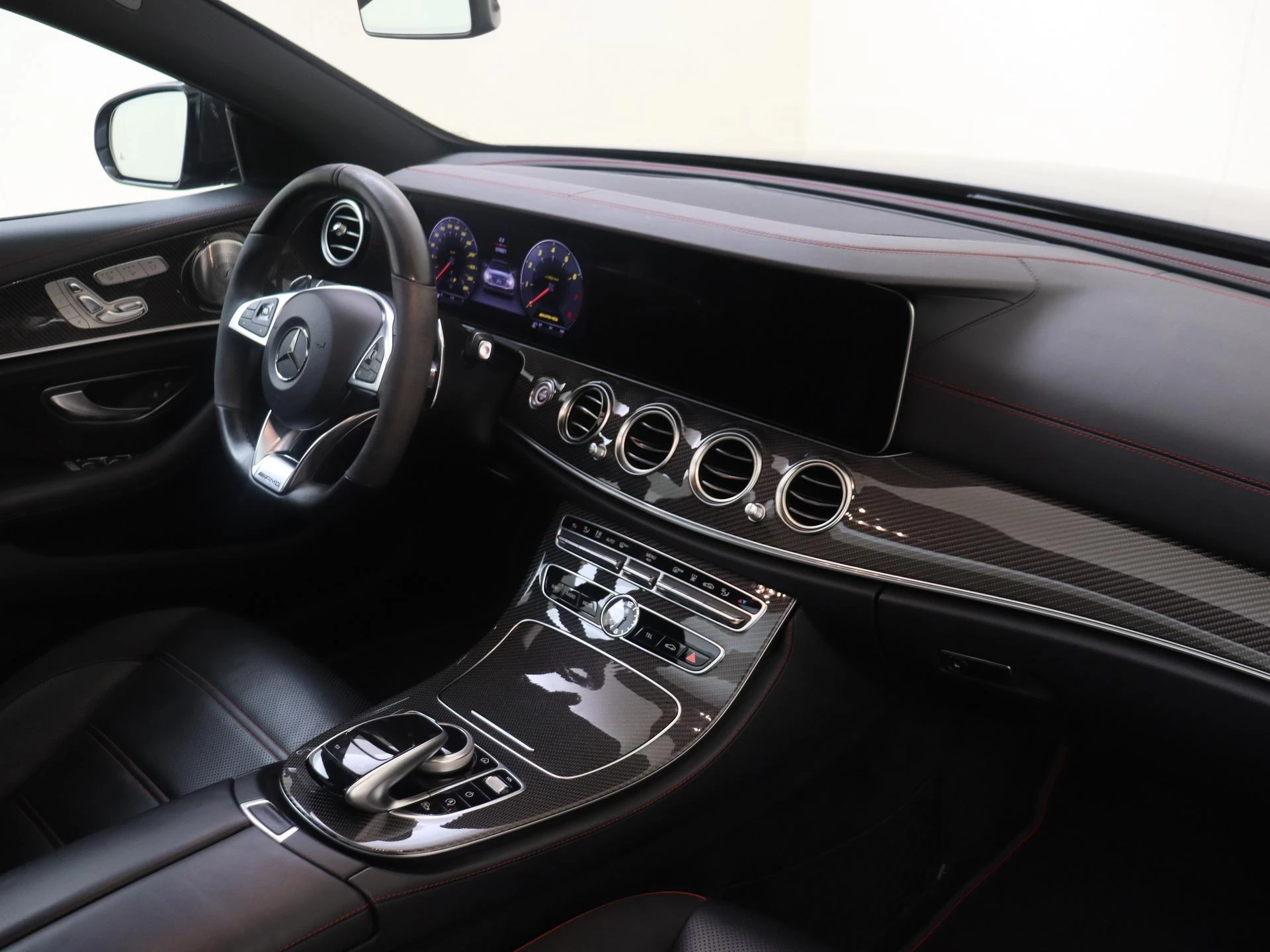 Mercedes-Benz-E-Klasse-image-13